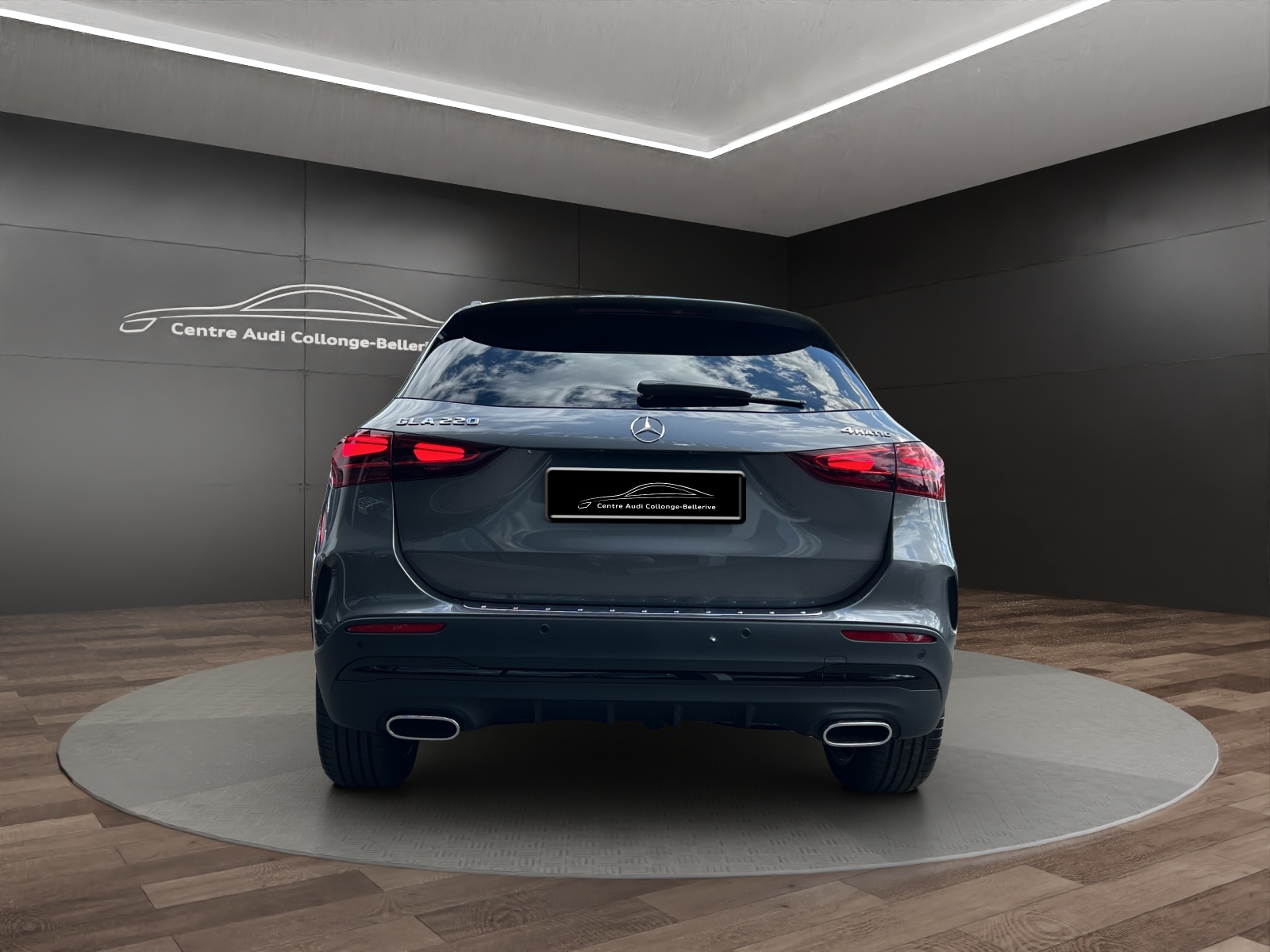 MERCEDES-BENZ GLA 220 4Matic 8G-DCT-showroom-element-3
