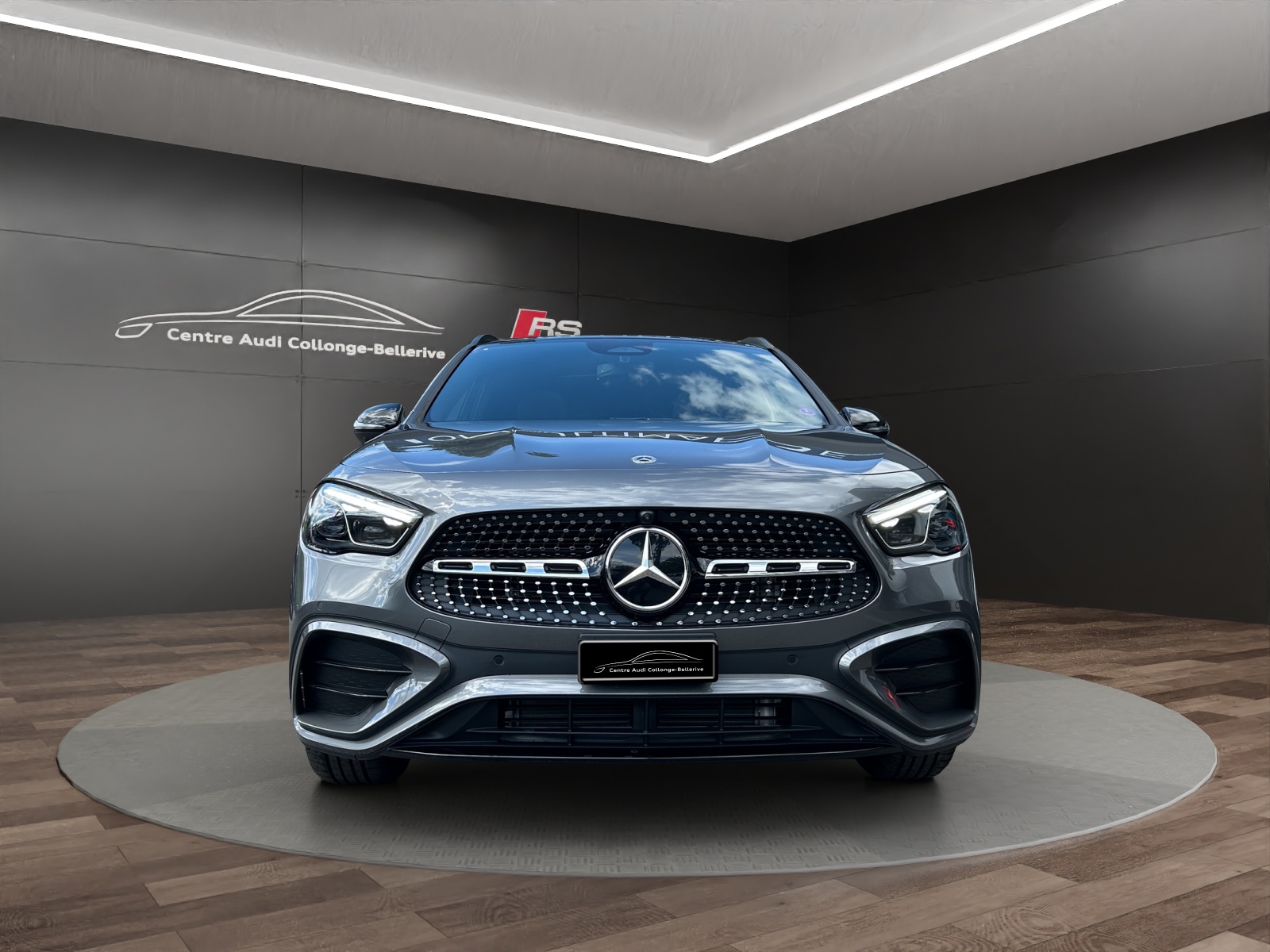 MERCEDES-BENZ GLA 220 4Matic 8G-DCT-showroom-element-1