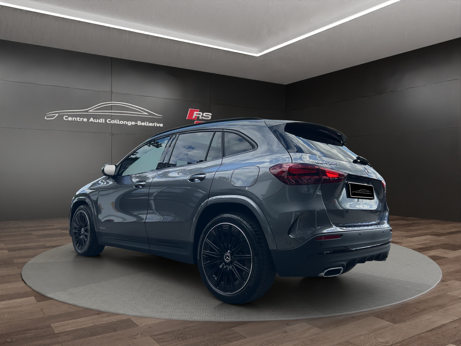 MERCEDES-BENZ GLA 220 4Matic 8G-DCT-showroom-element-2