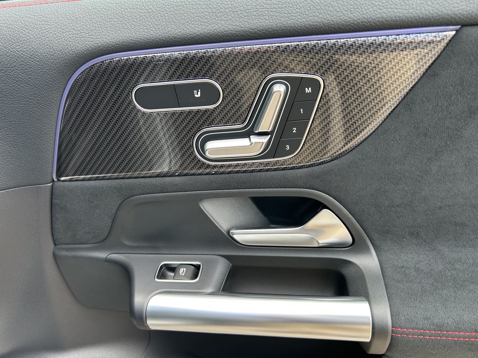 MERCEDES-BENZ GLA 220 4Matic 8G-DCT-image-21