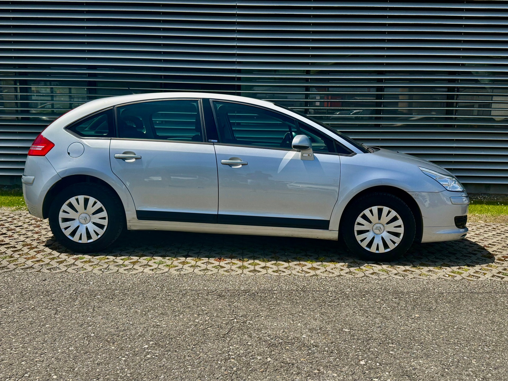 CITROEN C4 Berline 2.0i 16V Exclusive Automatic-image-2