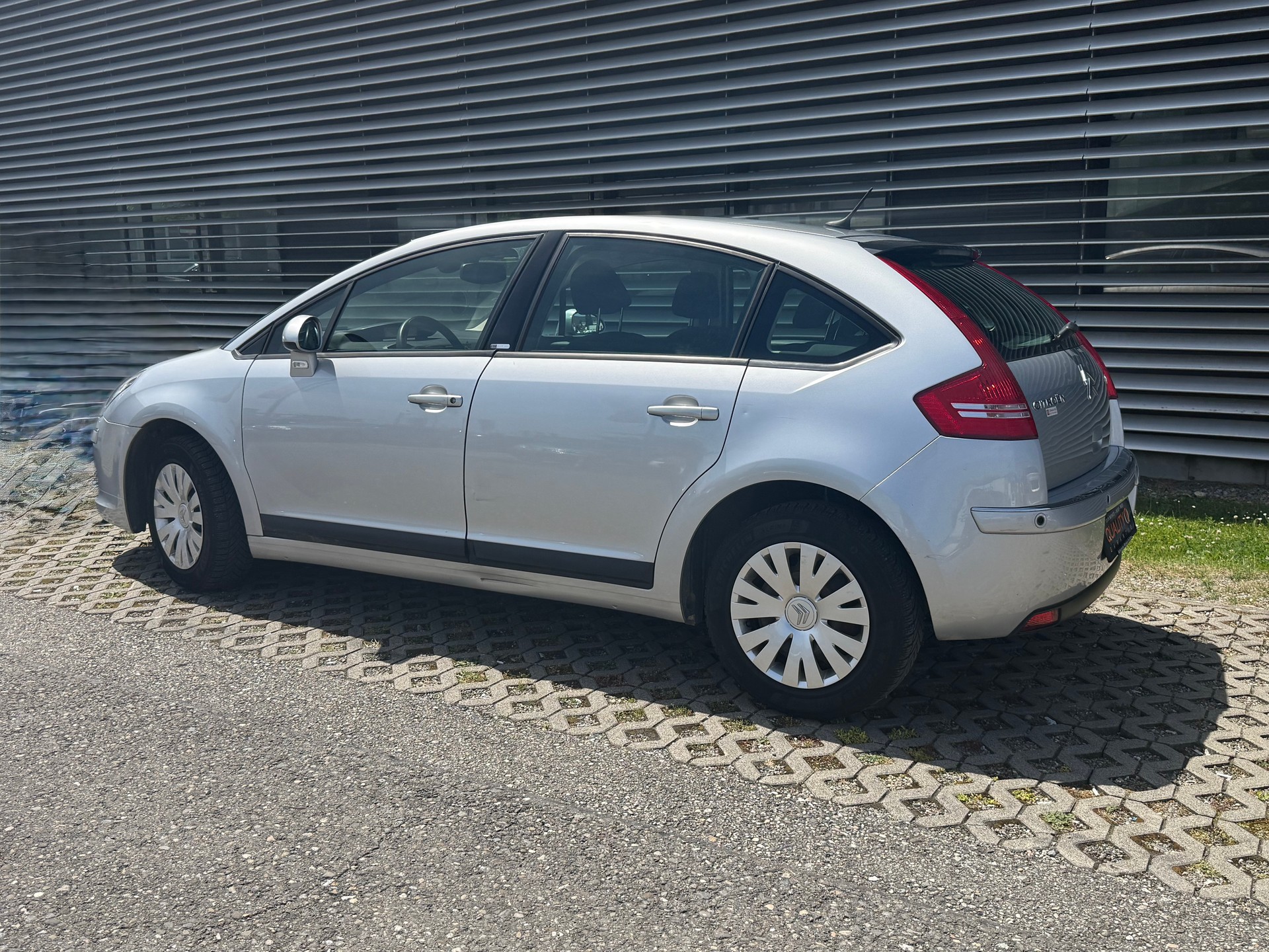 CITROEN C4 Berline 2.0i 16V Exclusive Automatic-image-6