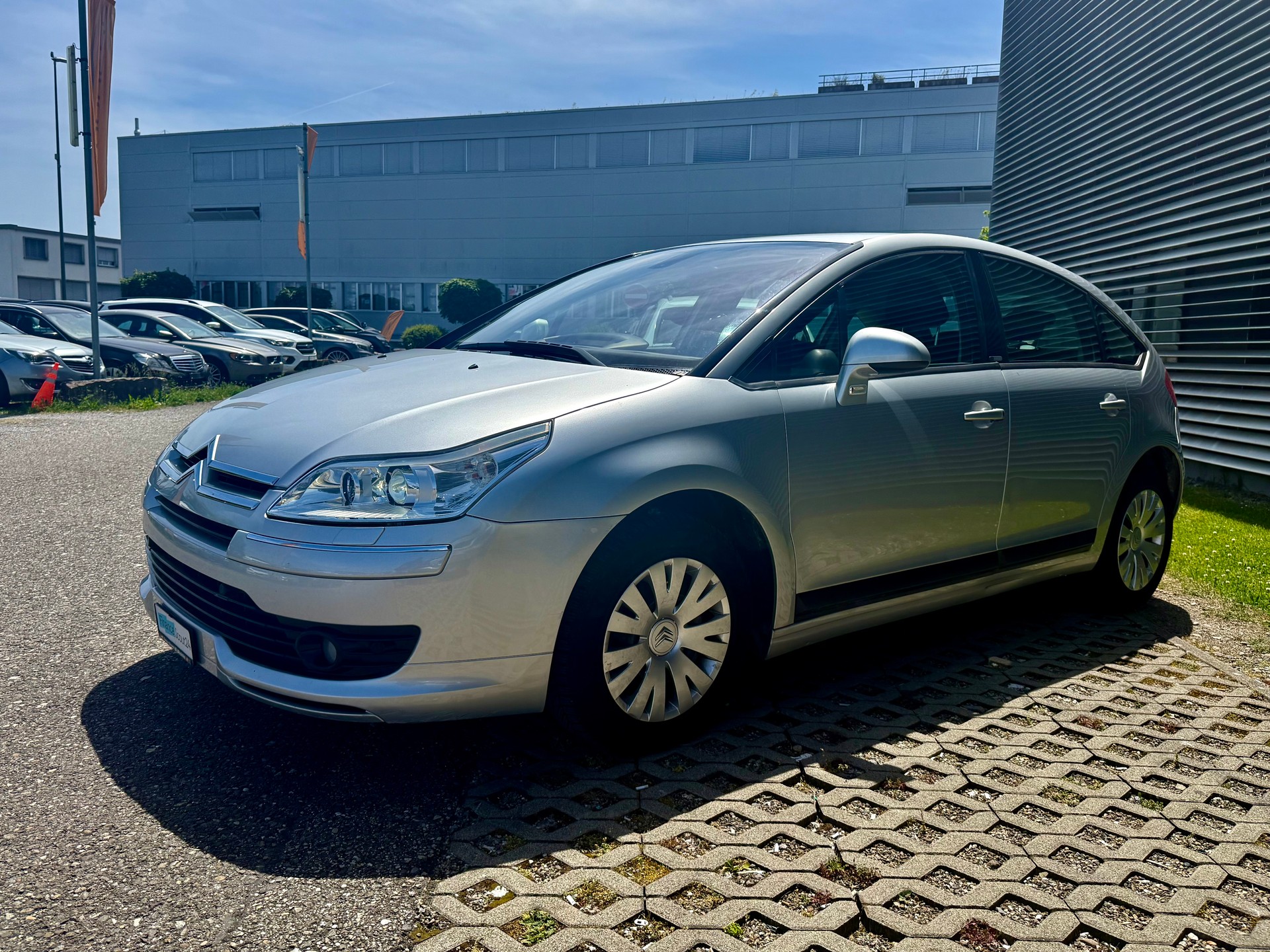 CITROEN C4 Berline 2.0i 16V Exclusive Automatic-image-4