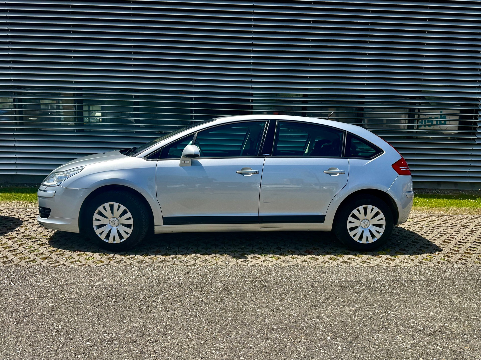 CITROEN C4 Berline 2.0i 16V Exclusive Automatic-image-5