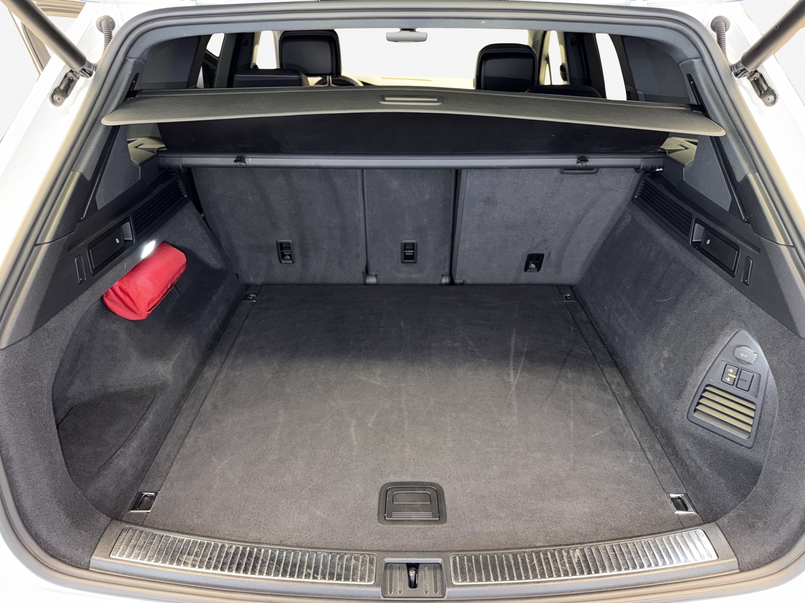 VW Touareg 3.0 TDI R Line Tiptronic-image-12