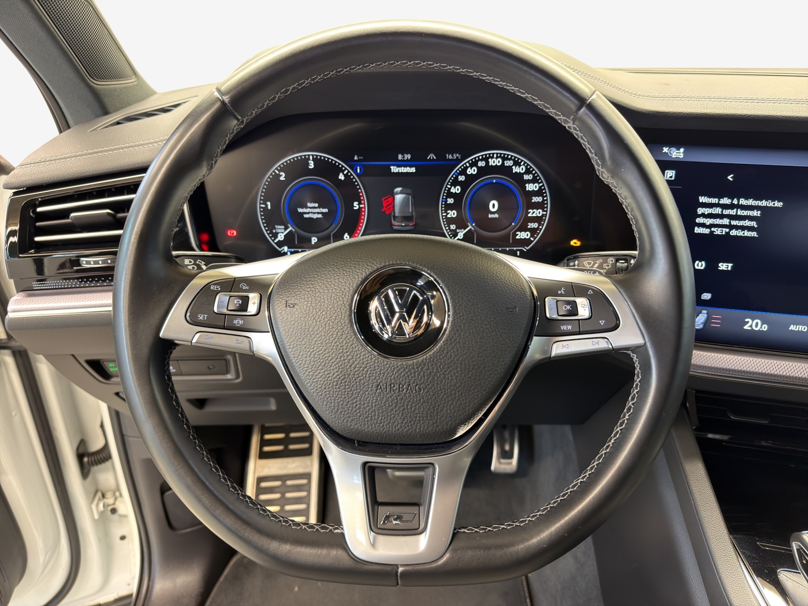 VW Touareg 3.0 TDI R Line Tiptronic-image-9