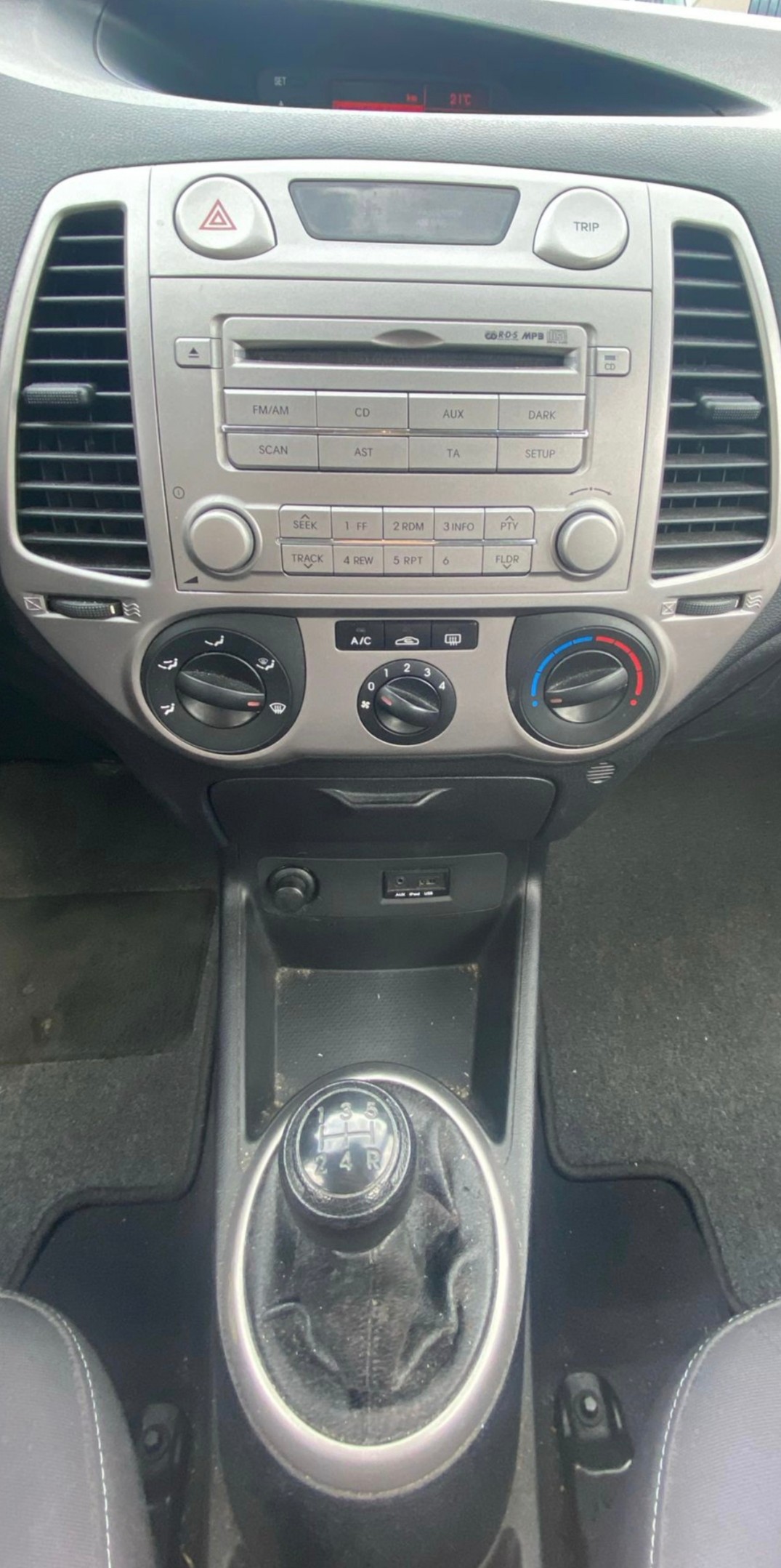HYUNDAI i20 1.2 Comfort-image-8