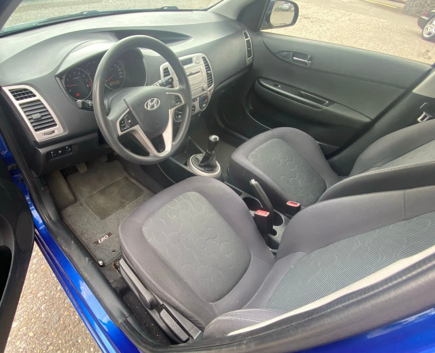 HYUNDAI i20 1.2 Comfort-image-9