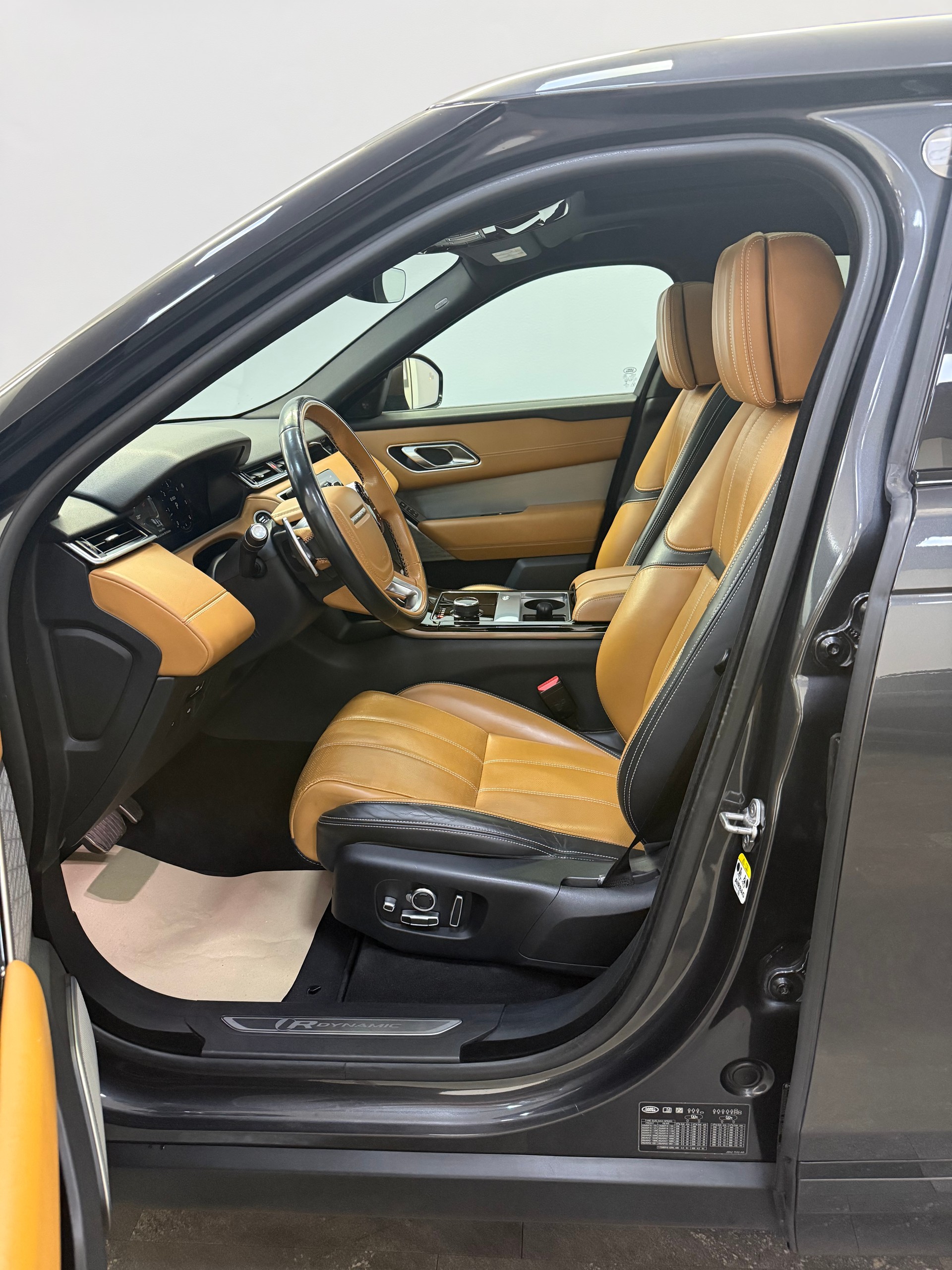 LAND ROVER Range Rover Velar R-Dynamic D 300 S Automatic-image-12