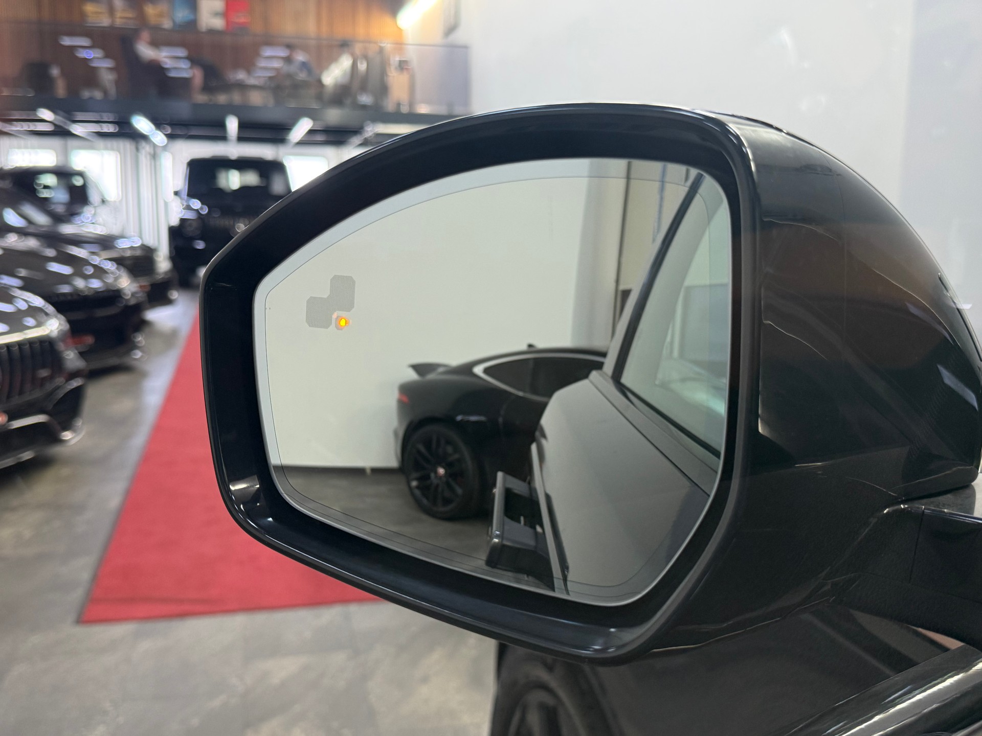 LAND ROVER Range Rover Velar R-Dynamic D 300 S Automatic-image-17
