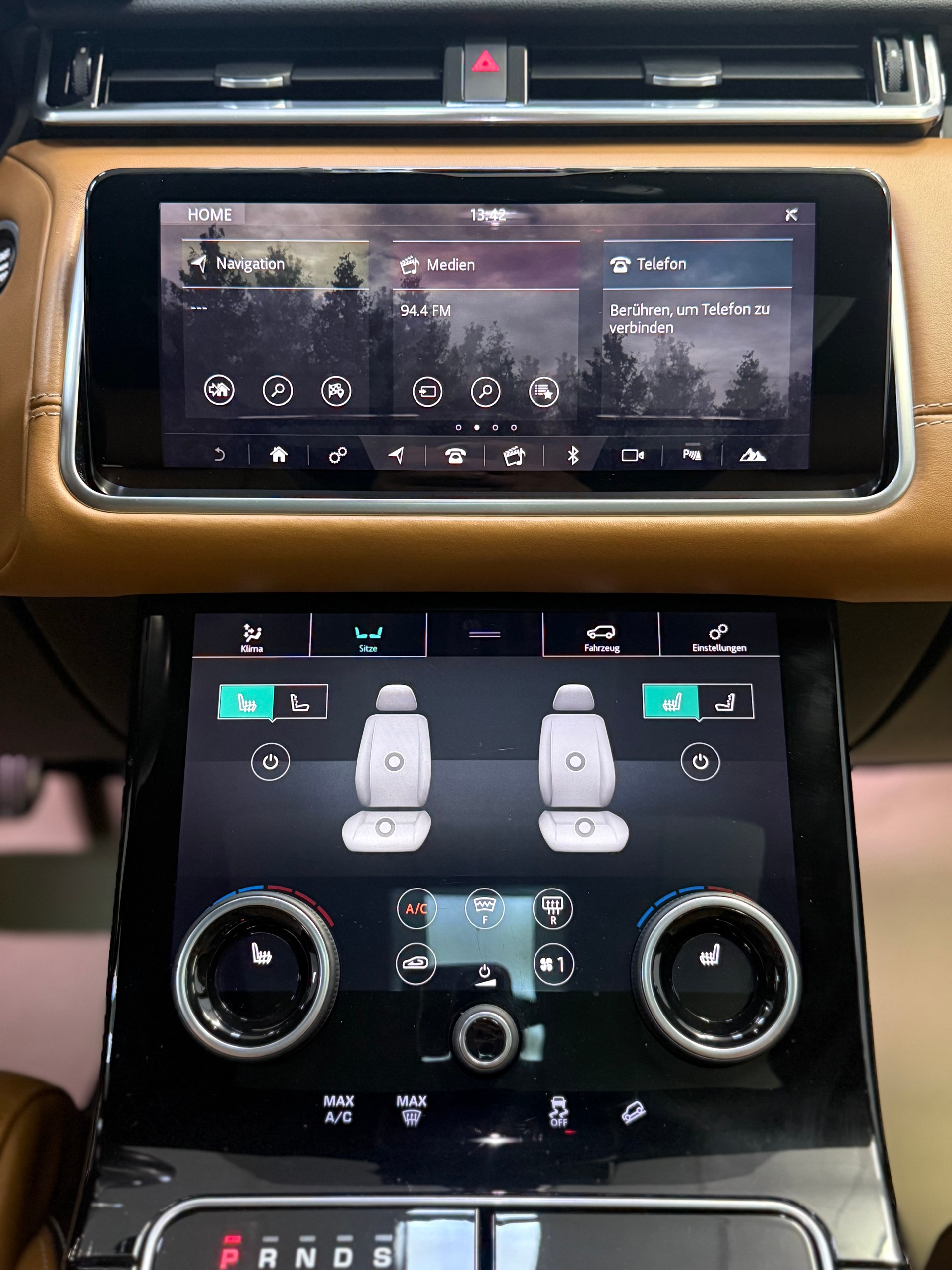 LAND ROVER Range Rover Velar R-Dynamic D 300 S Automatic-image-13