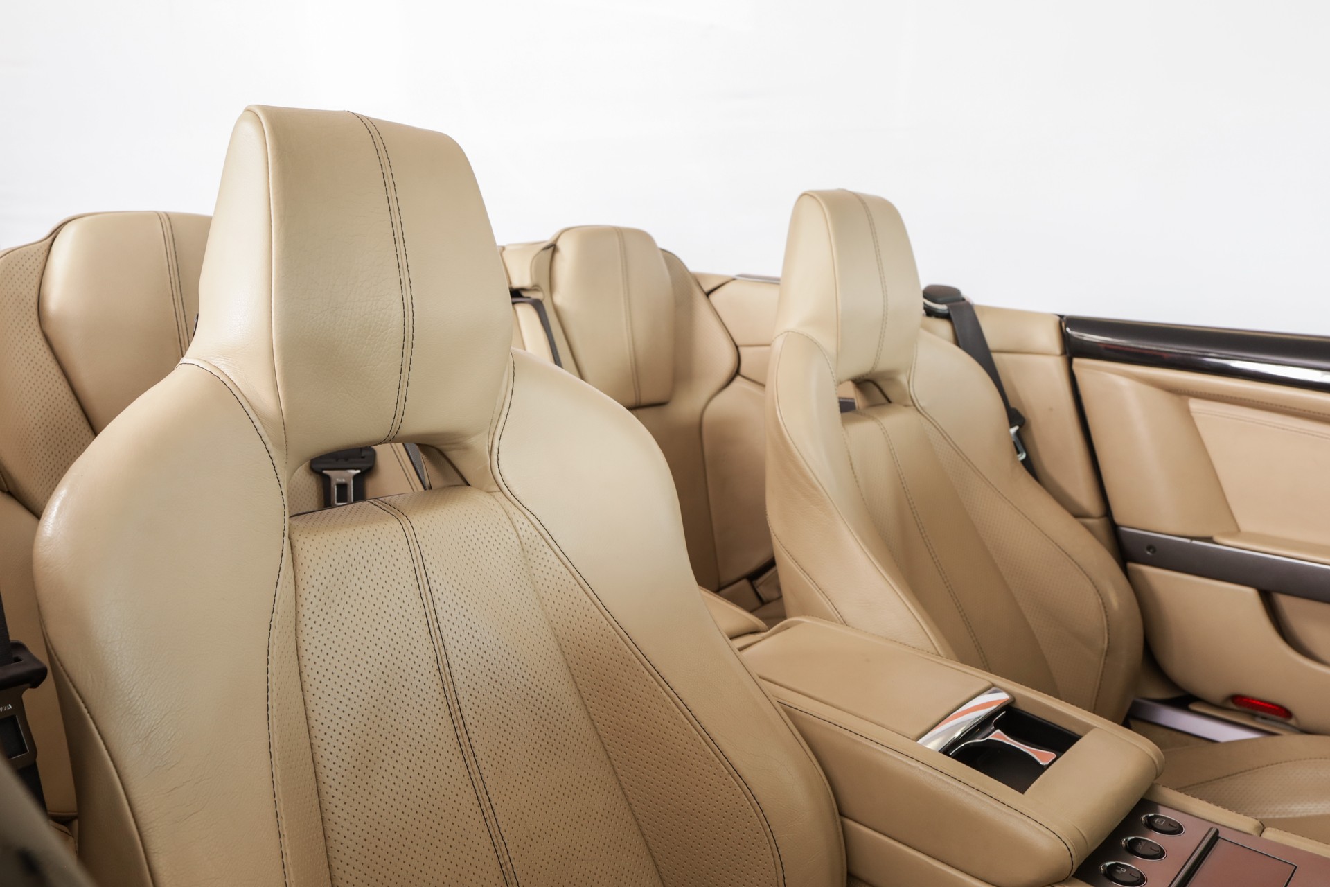 ASTON MARTIN DB9 Volante Touchtronic 2-image-12