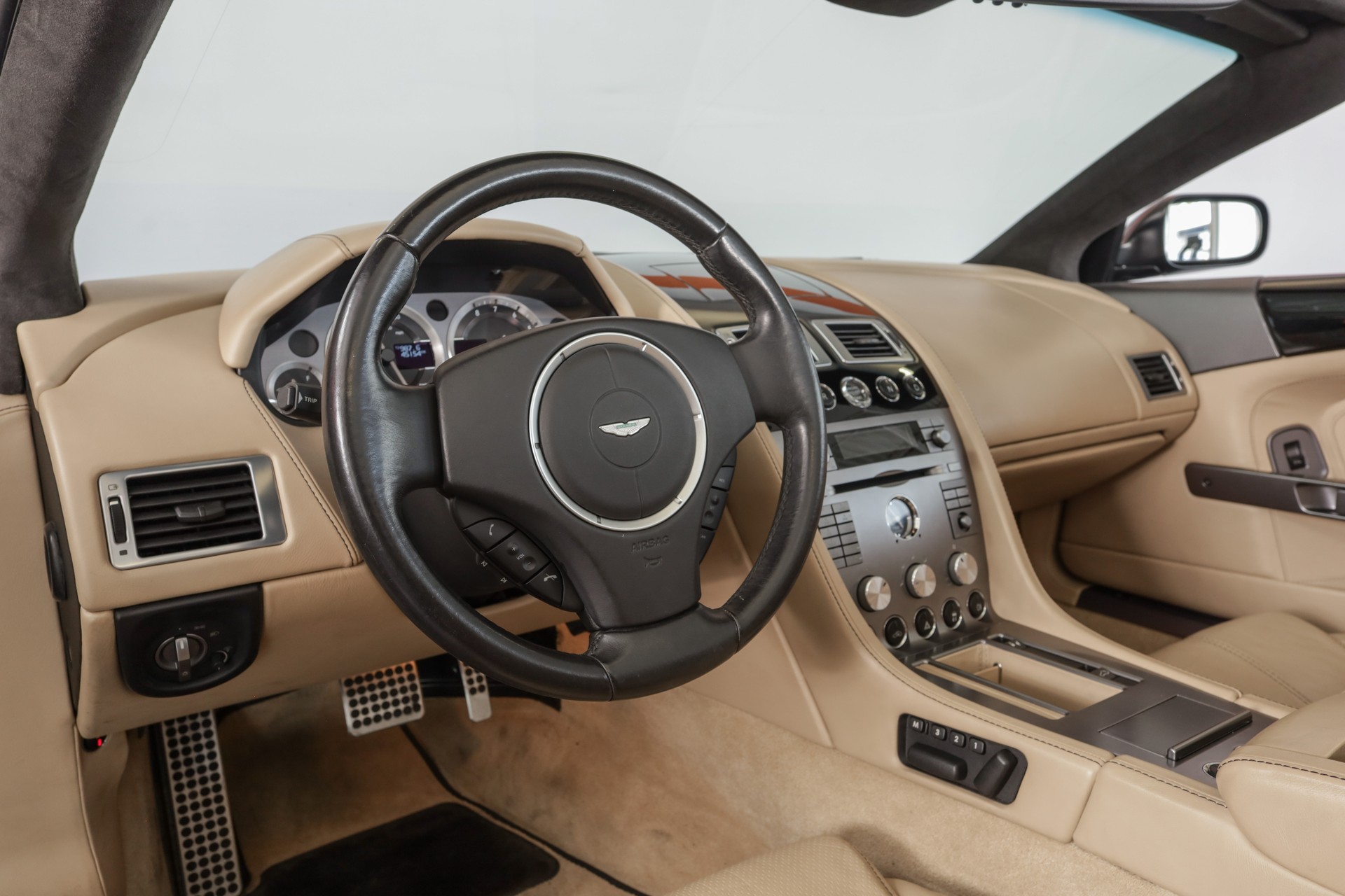ASTON MARTIN DB9 Volante Touchtronic 2-image-13