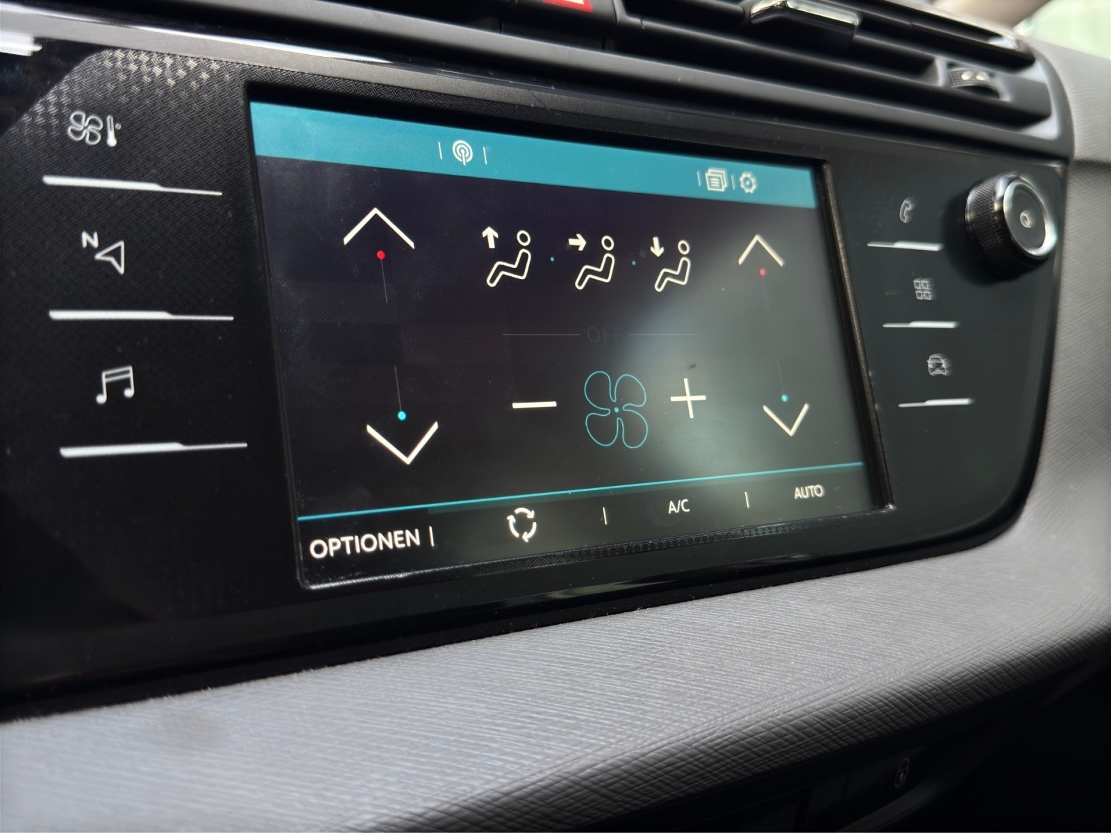 CITROEN C4 Picasso 1.2 Pure Tech Feel Edition EAT6-image-17
