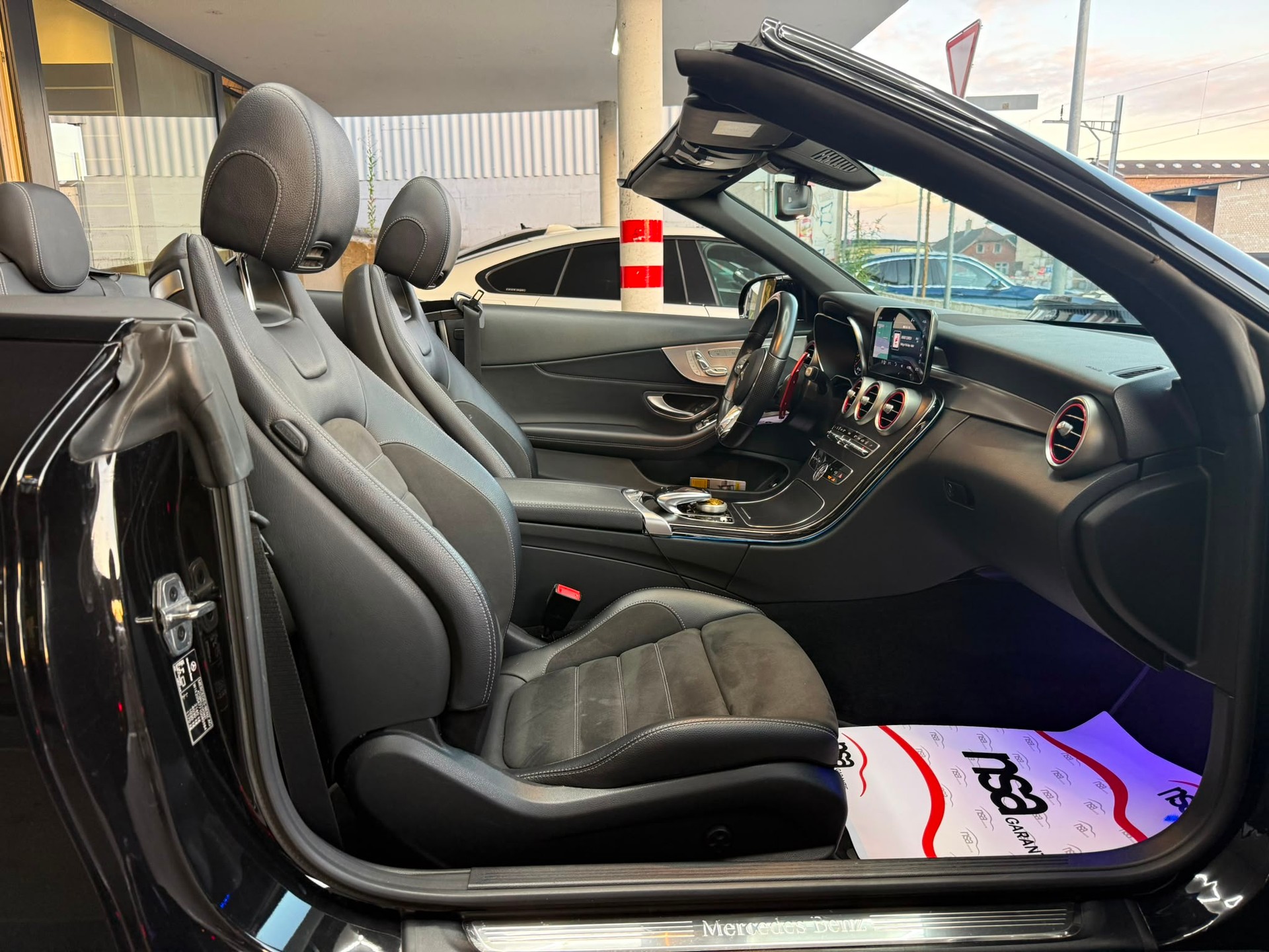 MERCEDES-BENZ C 200 AMG Line Cabriolet *Aversus* *Burmester* *CH Fahrzeug* 9G-Tronic-image-15