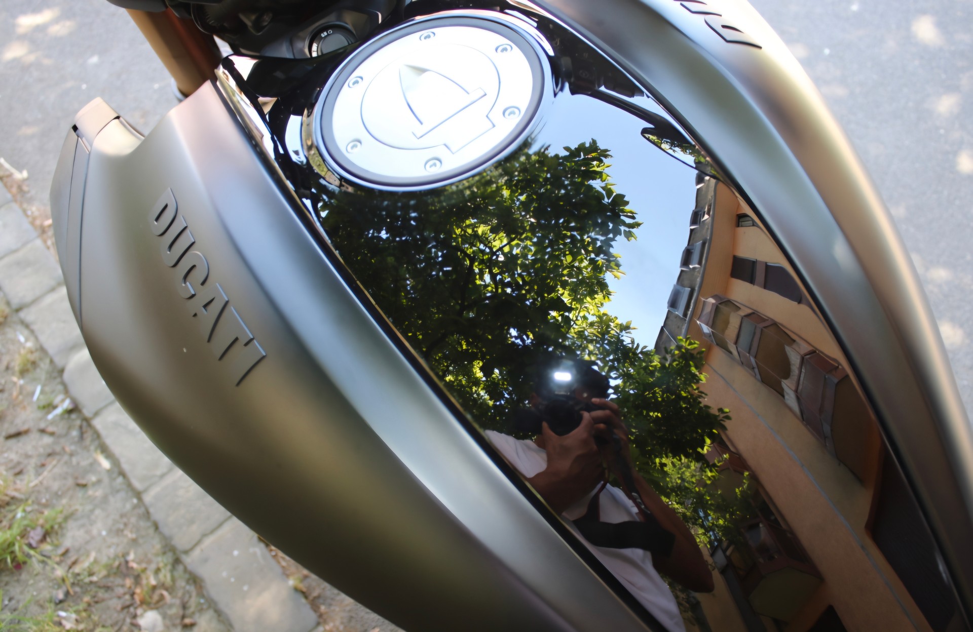 DUCATI Diavel 1260 S-image-1