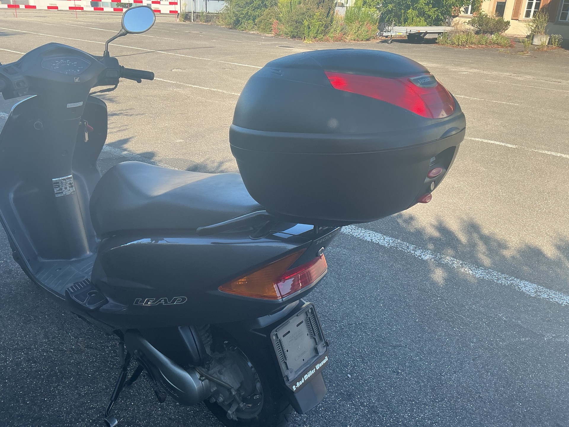 HONDA SCV 100 Lead-image-4