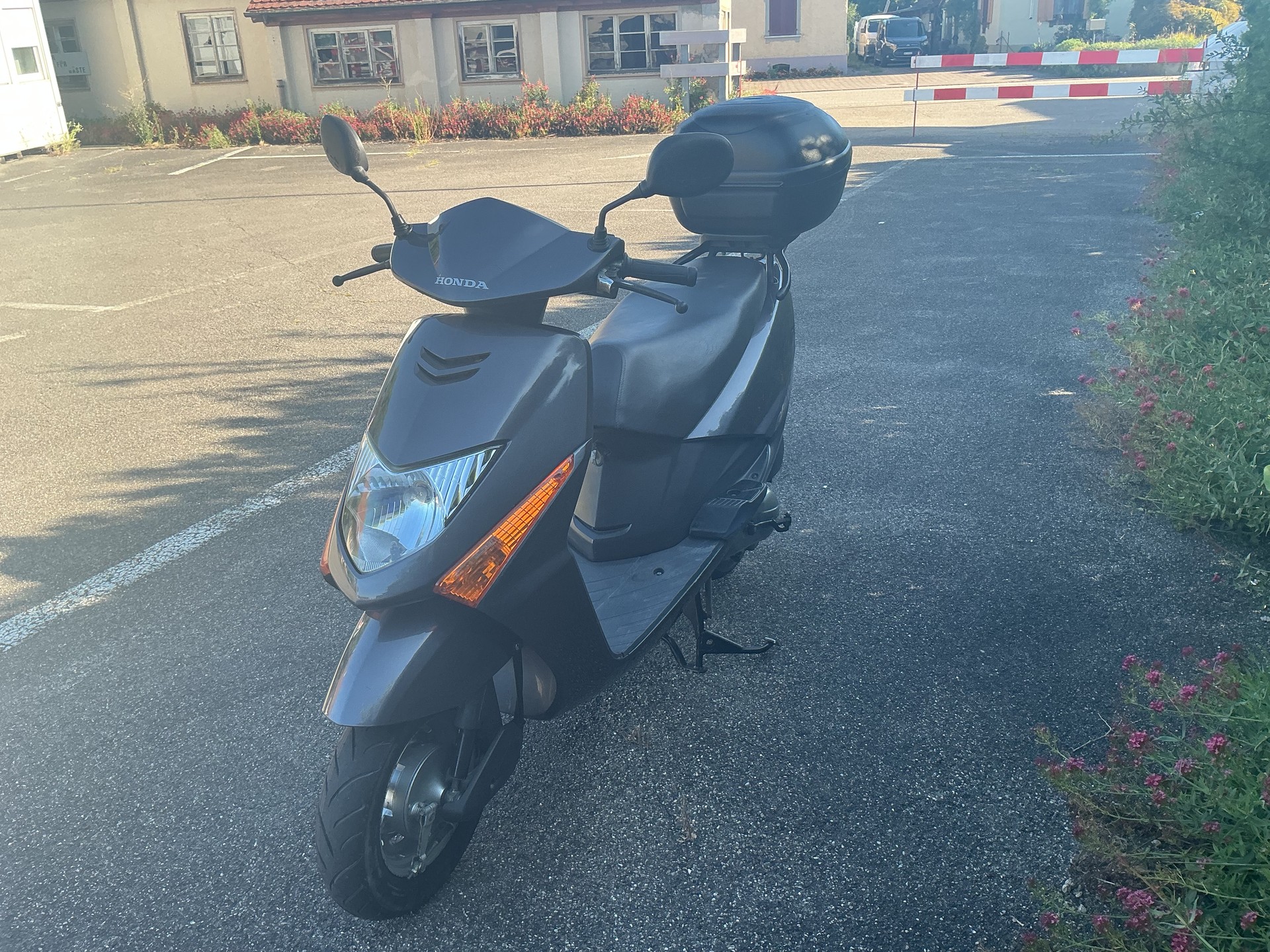 HONDA SCV 100 Lead-image-0