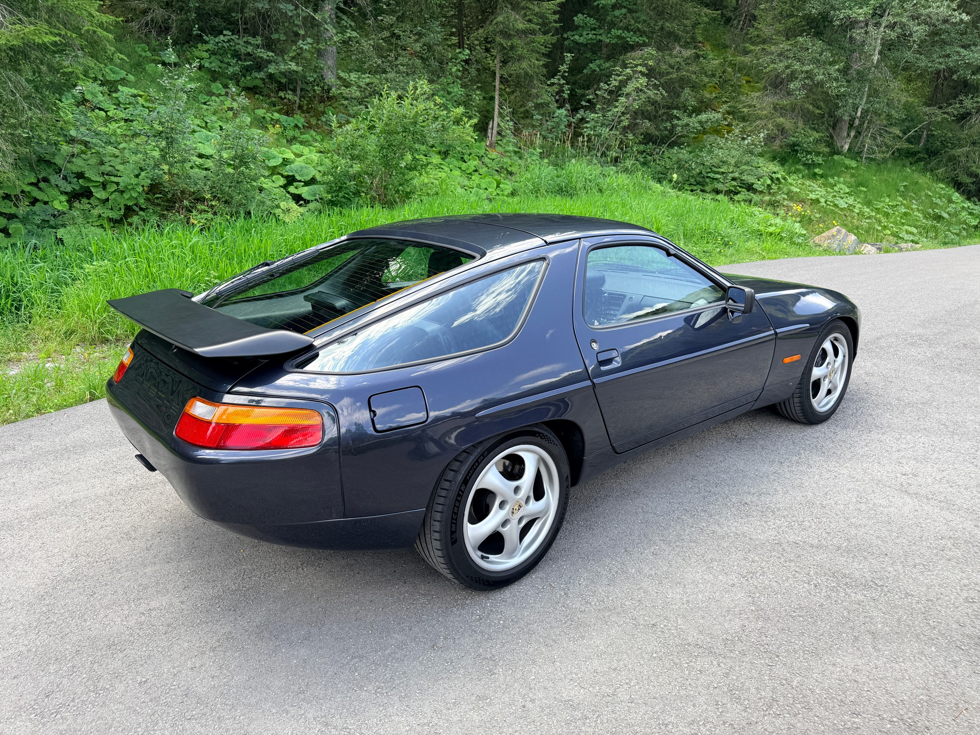 PORSCHE 928 S4-image-8