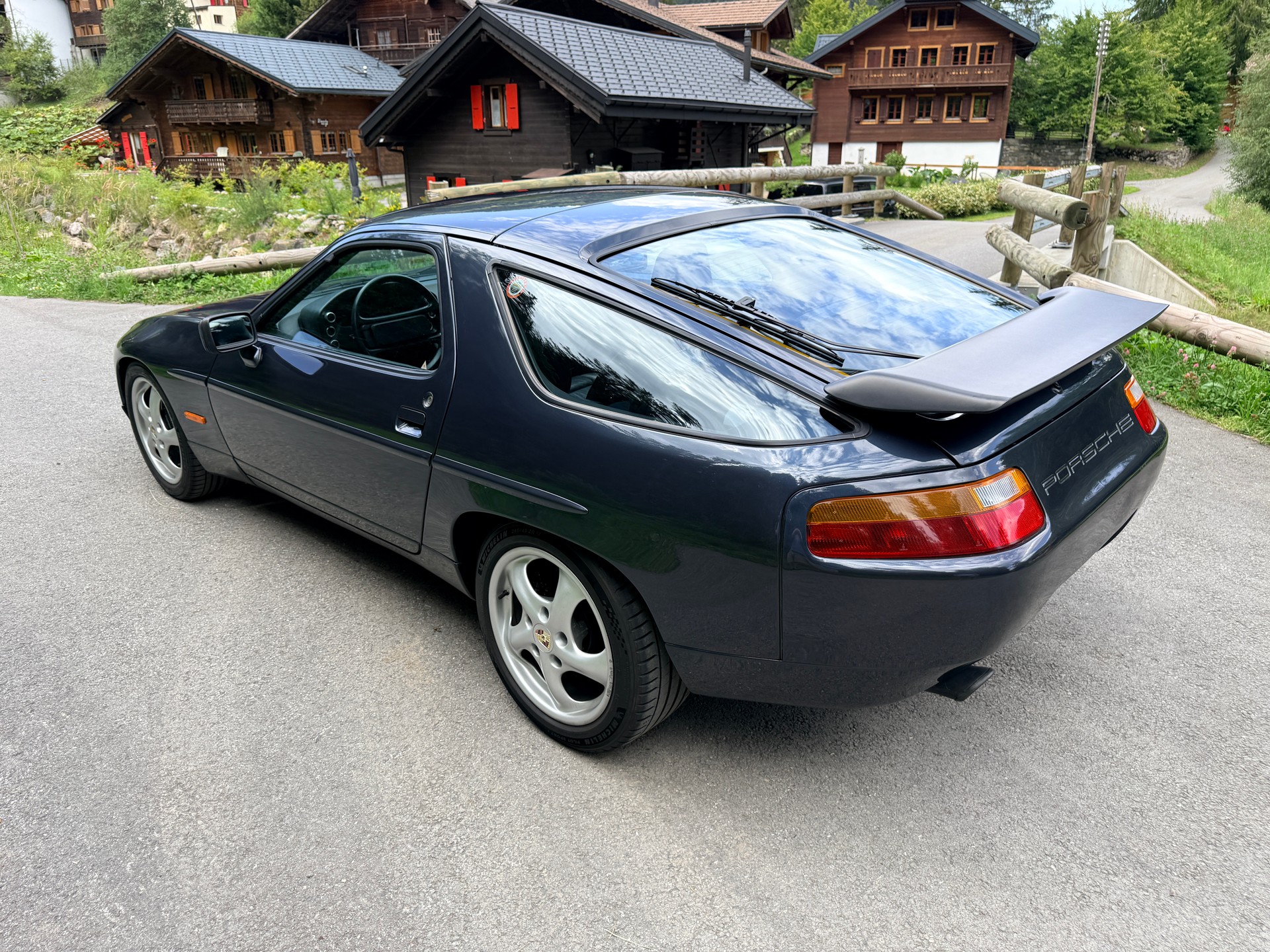PORSCHE 928-image-3