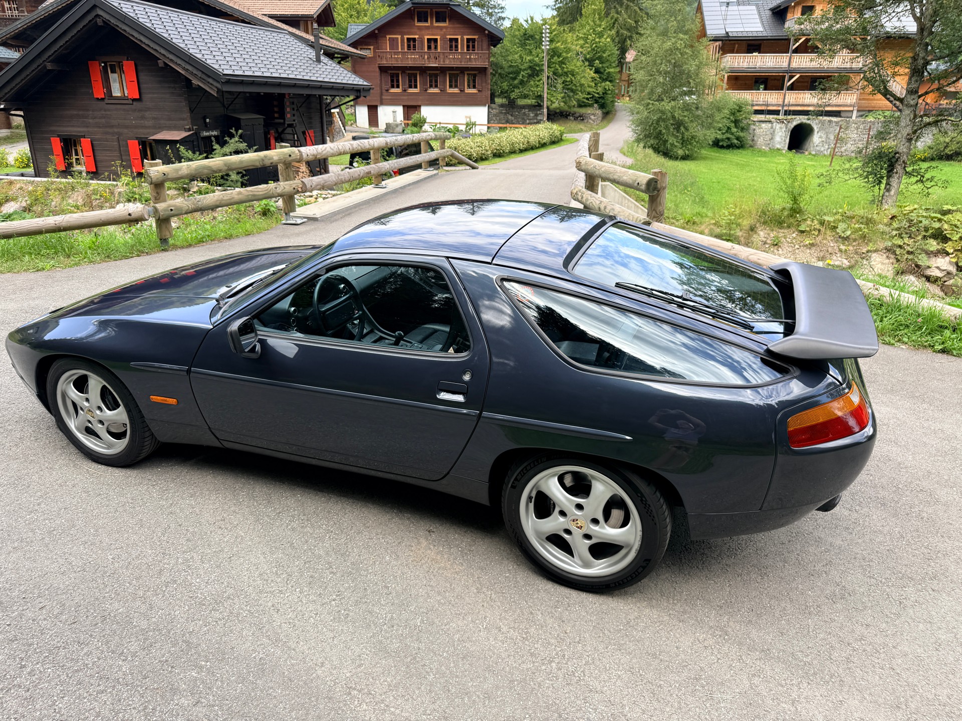 PORSCHE 928-image-4