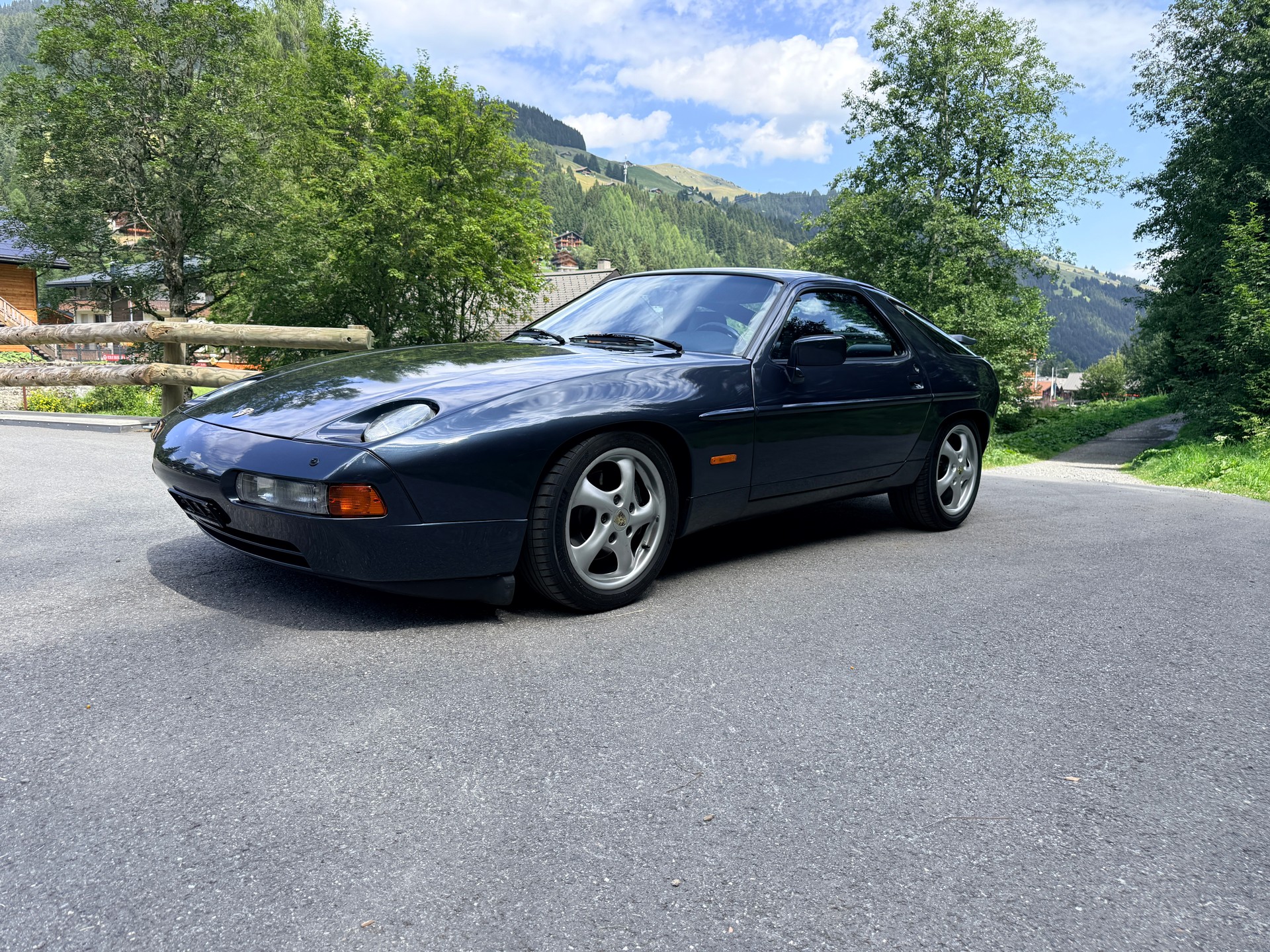 PORSCHE 928 S4-image-19