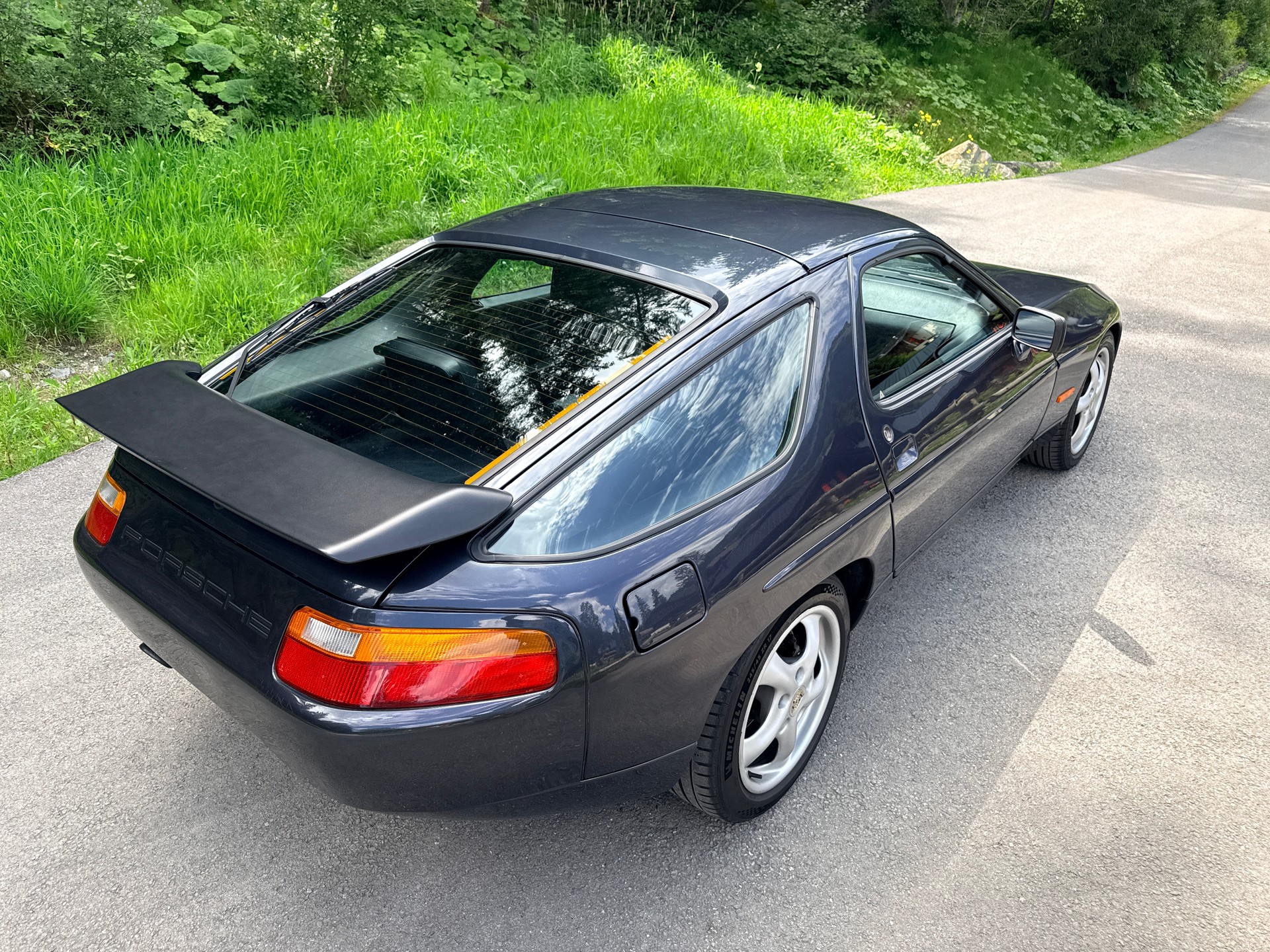PORSCHE 928