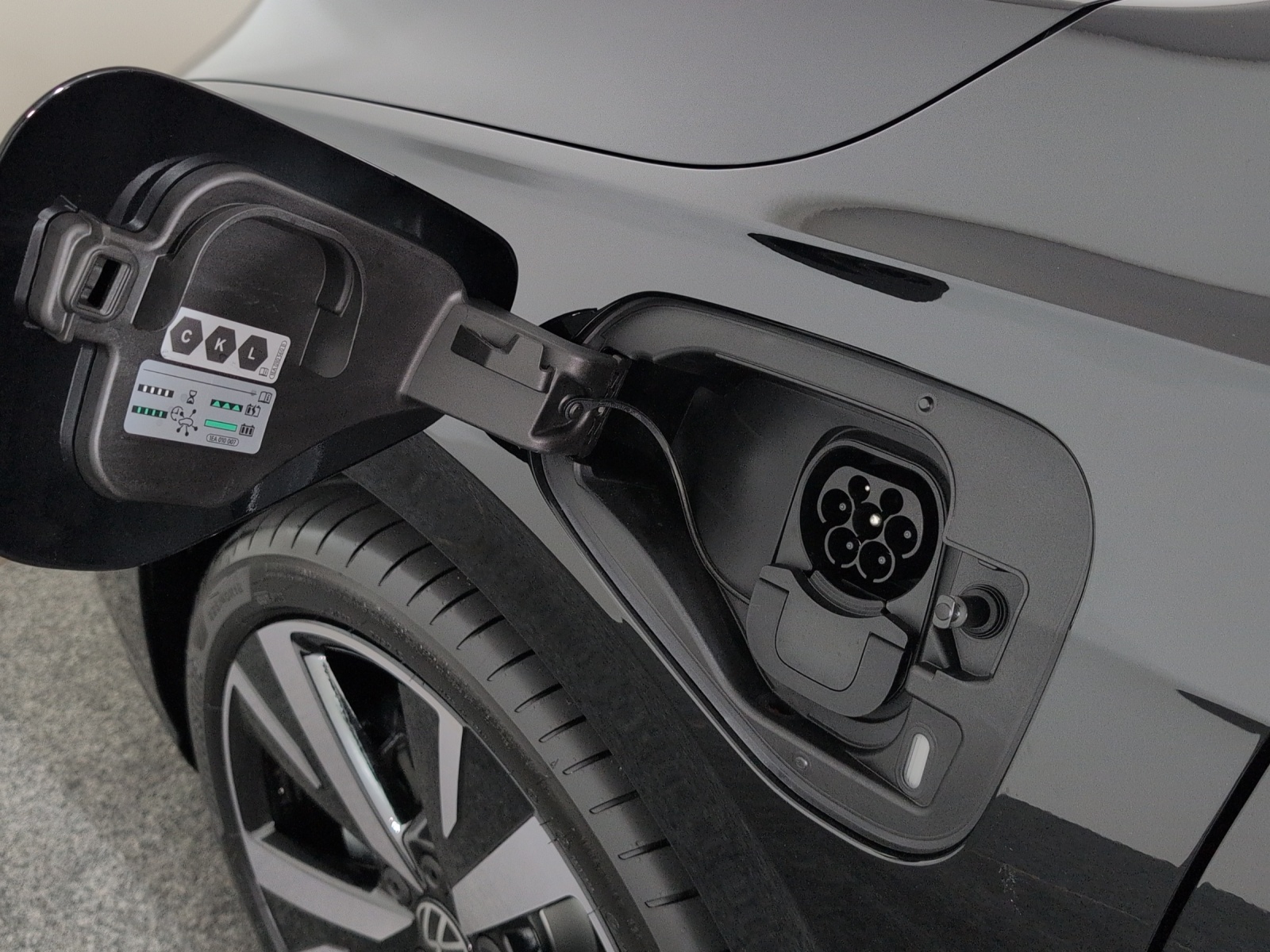 VW Golf 1.5 TSI PHEV Style-image-16