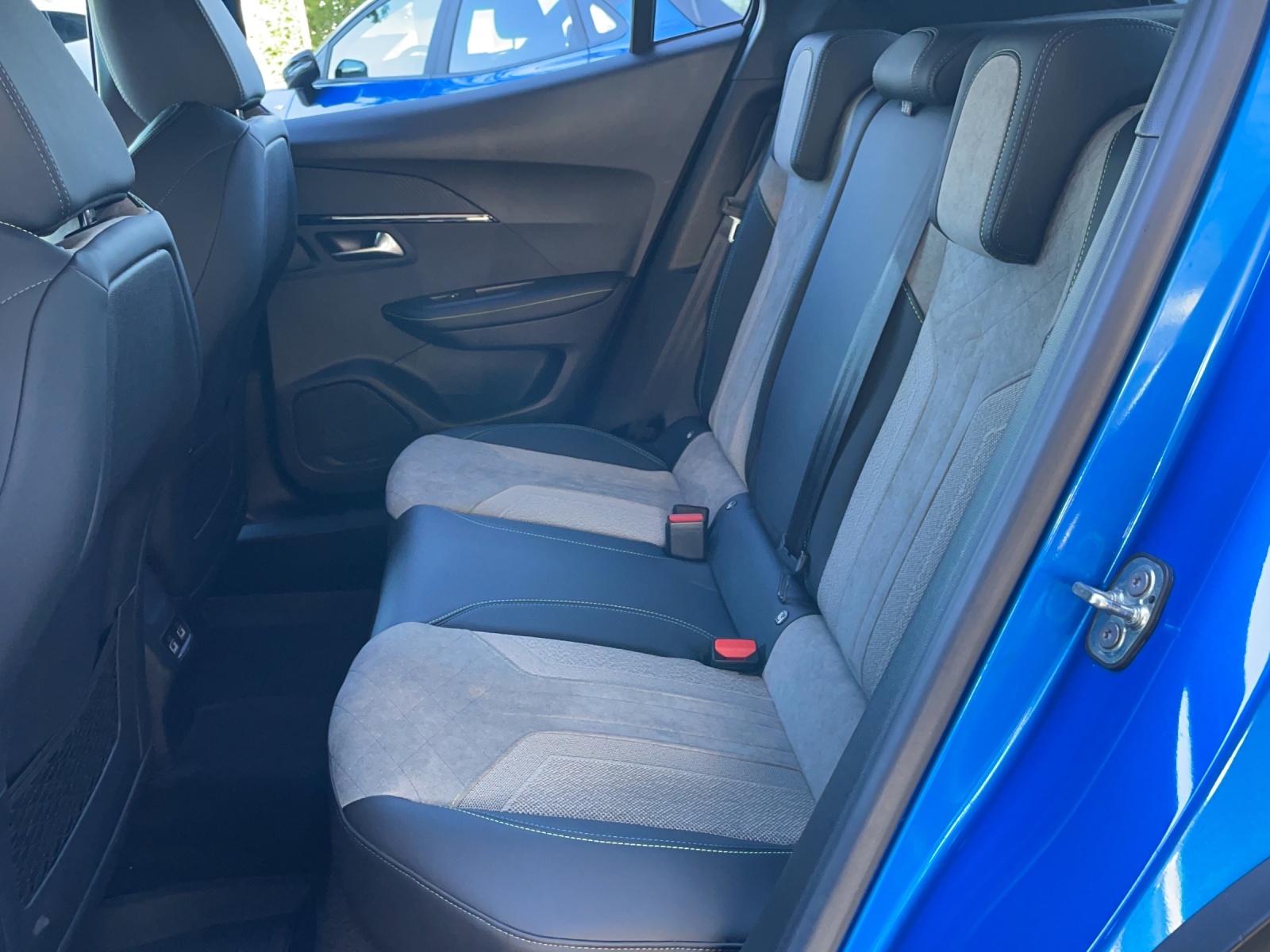 PEUGEOT 2008 e-GT-image-11