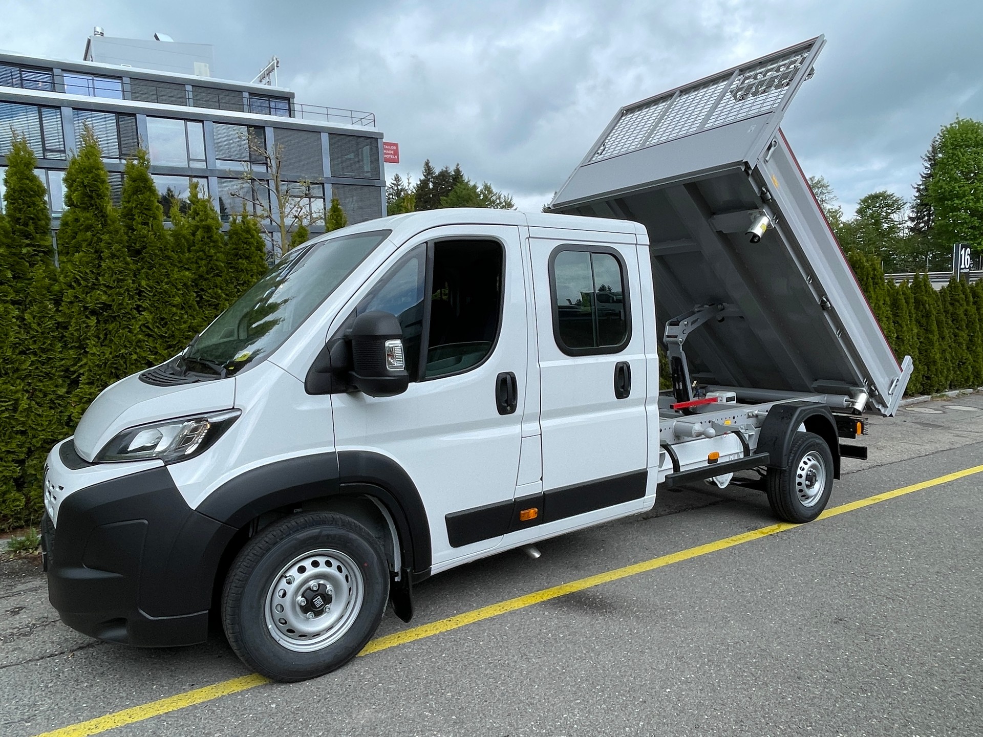 FIAT Ducato 35 L3 Maxi Doka Dreiseiten-Kipper mit AHK-showroom-element-1