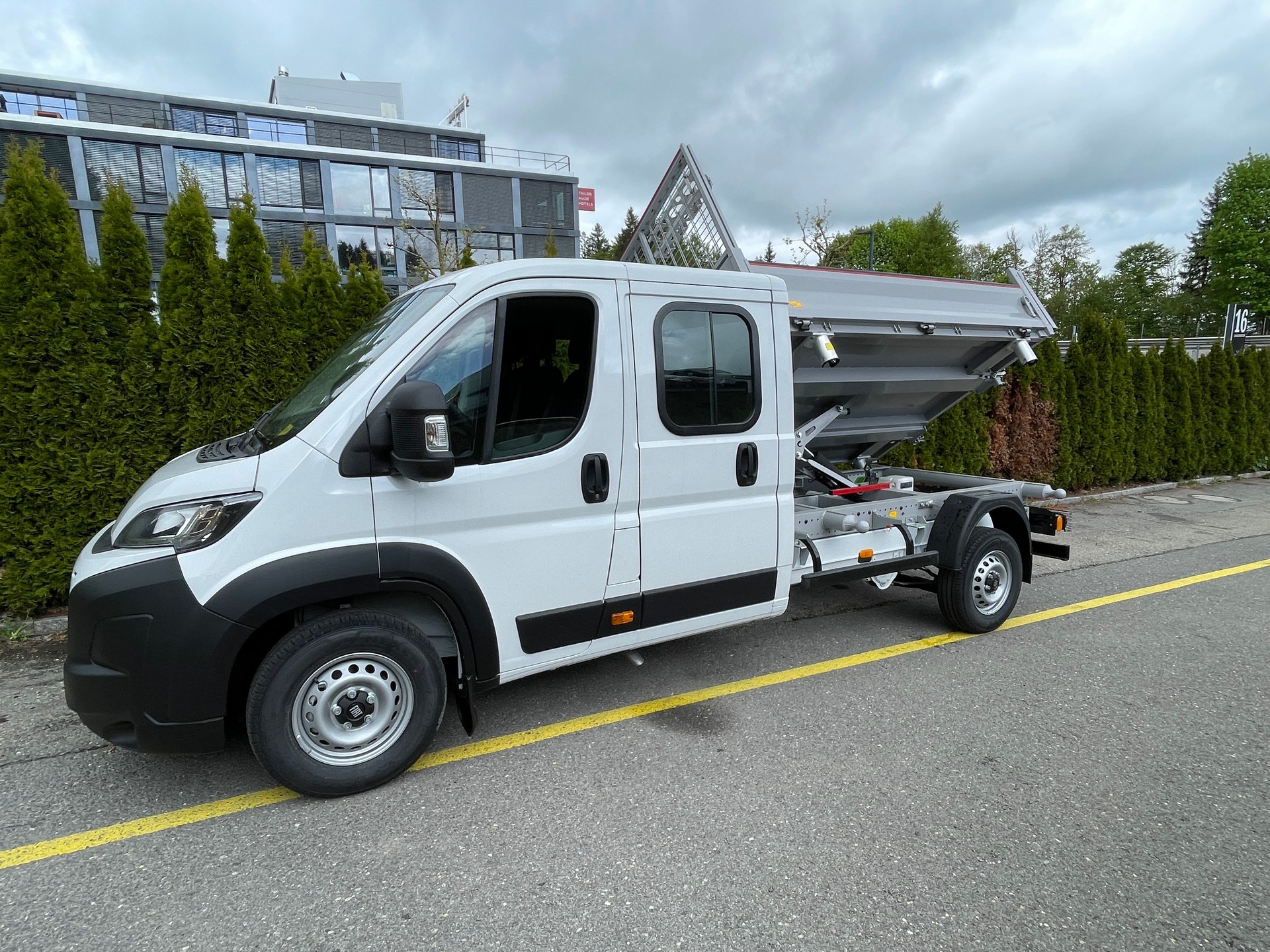 FIAT Ducato 35 L3 Maxi Doka Dreiseiten-Kipper mit AHK