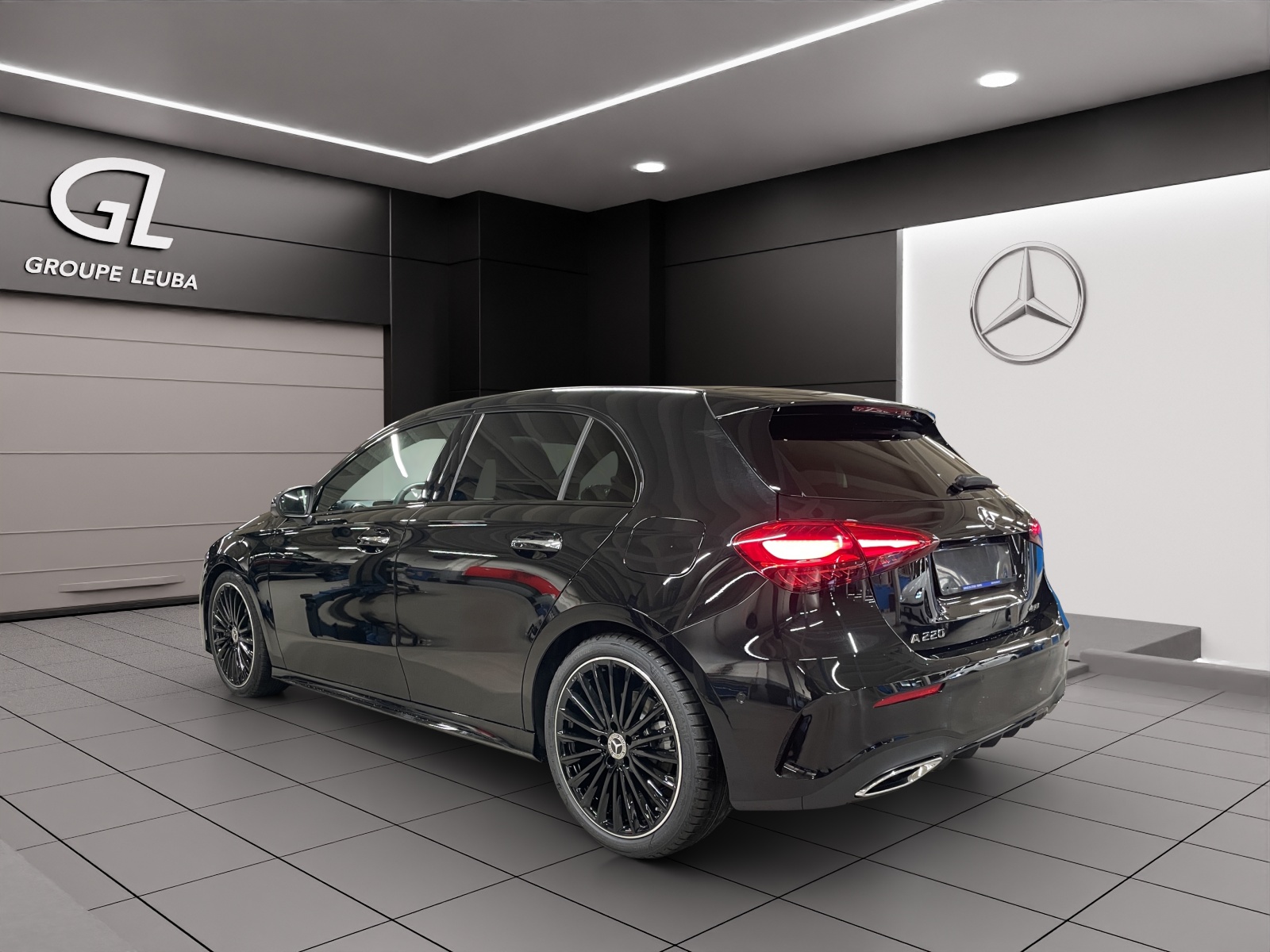 MERCEDES-BENZ A 220 4Matic 8G-DCT-showroom-element-3