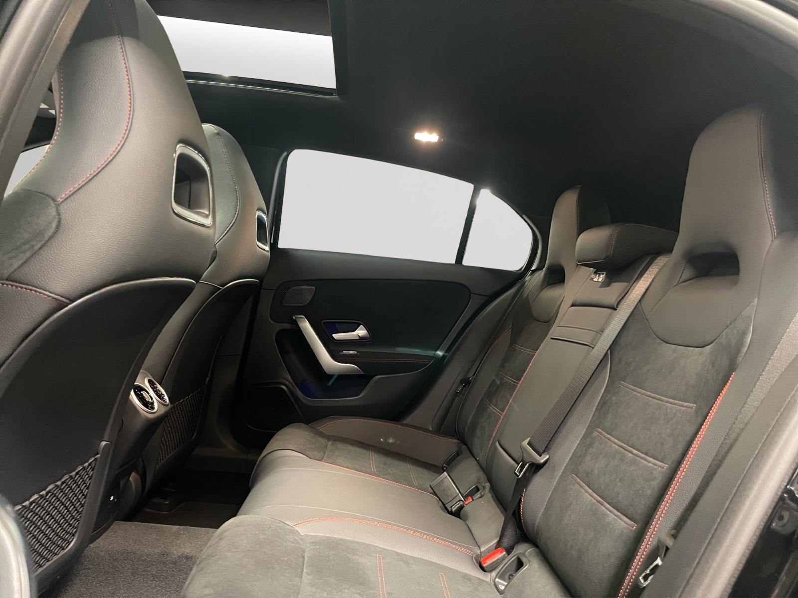 MERCEDES-BENZ A 220 4Matic 8G-DCT-image-10