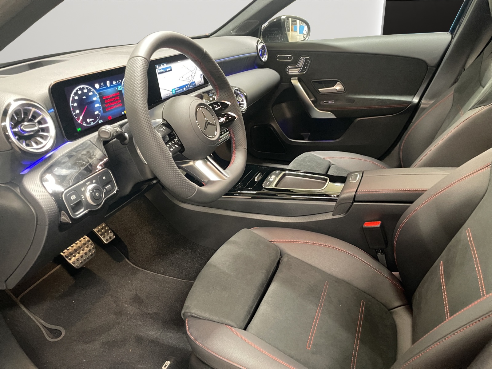 MERCEDES-BENZ A 220 4Matic 8G-DCT-image-8