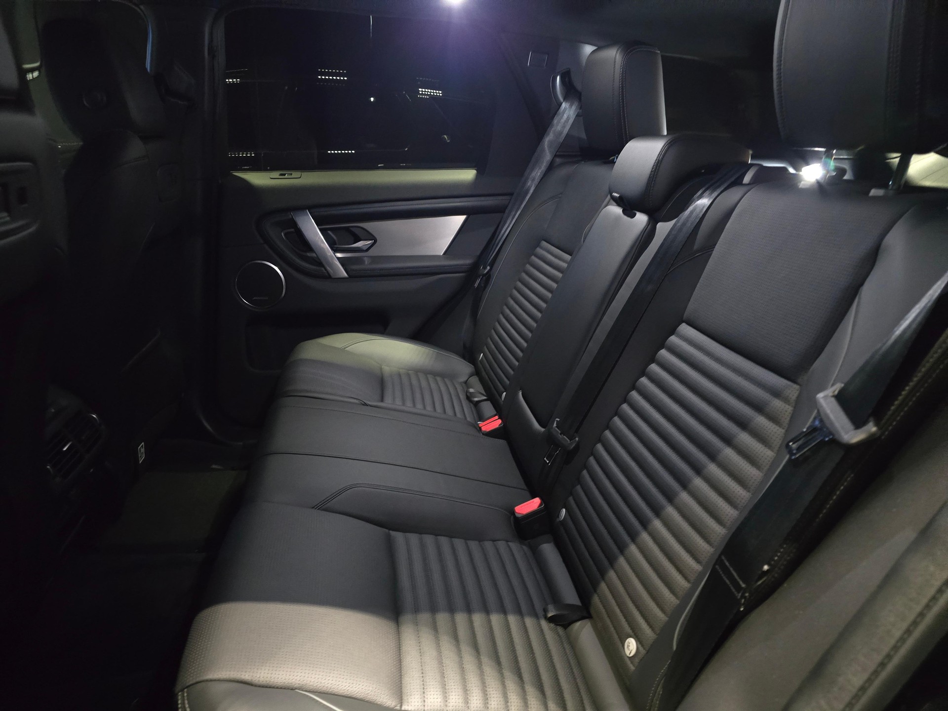 LAND ROVER Discovery Sport 1.5 T 270e Landmark-showroom-element-3