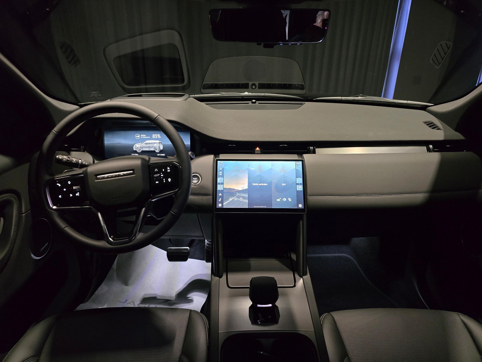 LAND ROVER Discovery Sport 1.5 T 270e Landmark-image-4