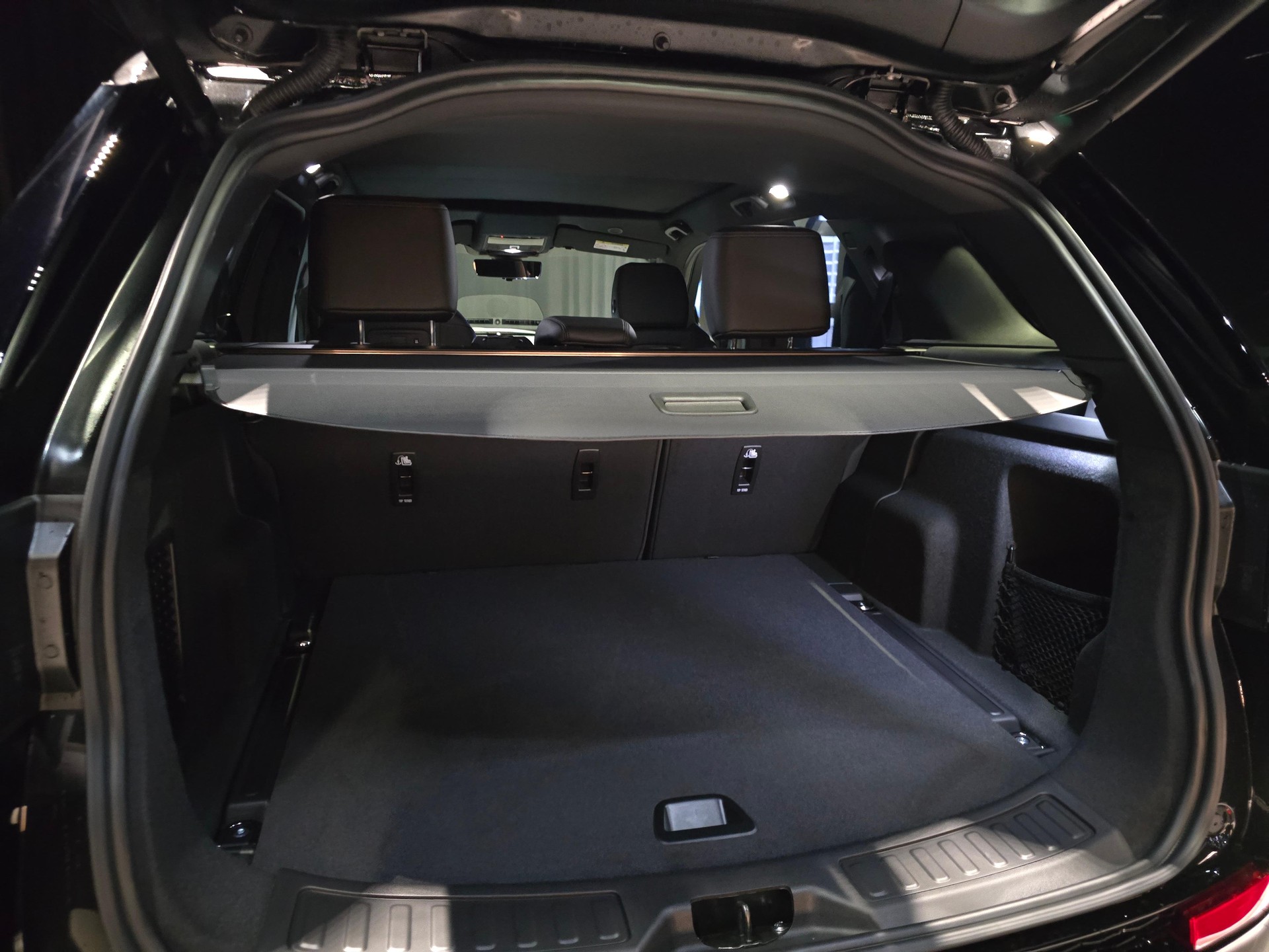 LAND ROVER Discovery Sport 1.5 T 270e Landmark-showroom-element-2