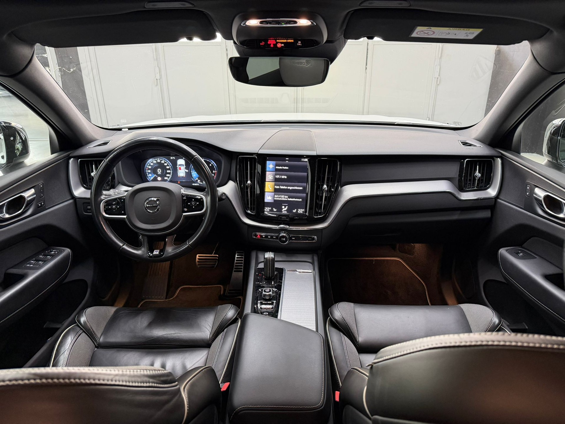 VOLVO XC60 D5 AWD R-Design Geartronic-image-4