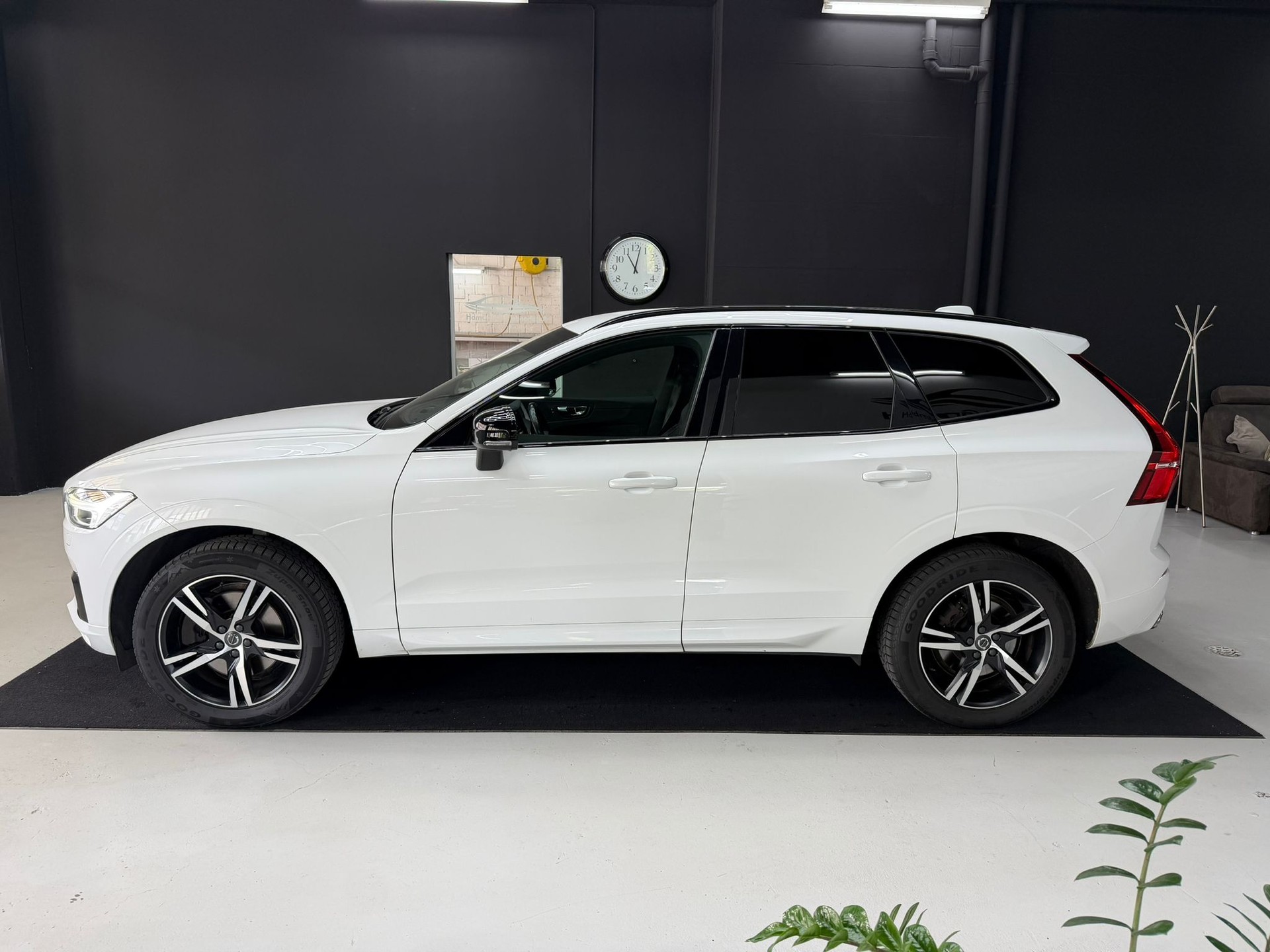 VOLVO XC60 D5 AWD R-Design Geartronic-showroom-element-3