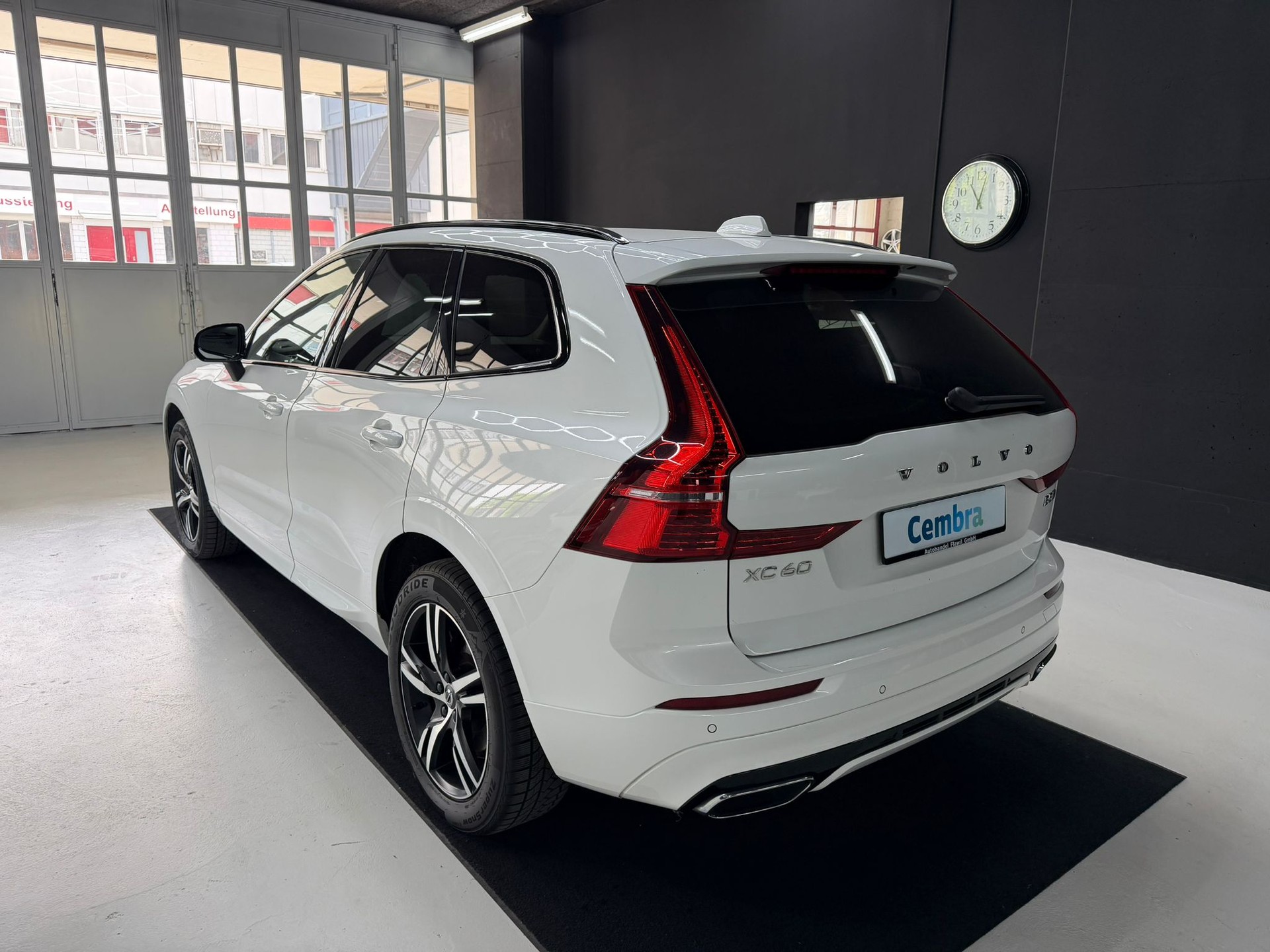 VOLVO XC60 D5 AWD R-Design Geartronic-image-13