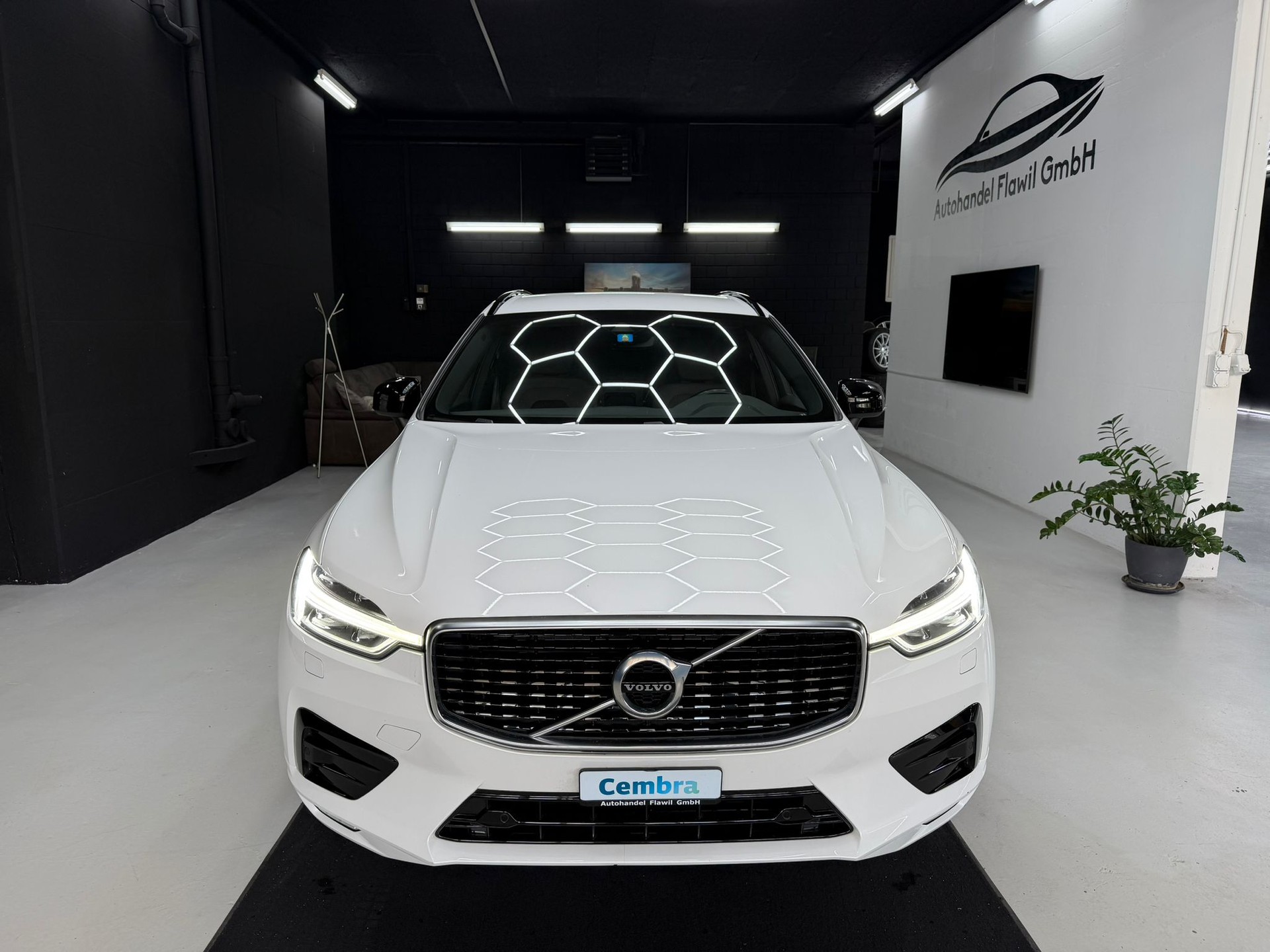 VOLVO XC60 D5 AWD R-Design Geartronic-showroom-element-1