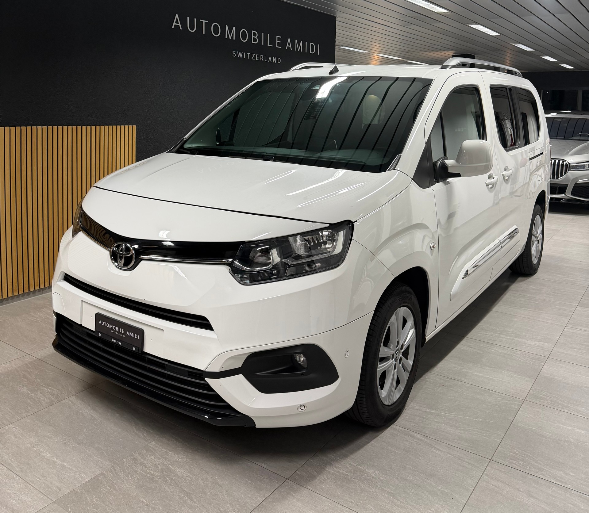 TOYOTA Proace City Verso 1.2 Style Long Automatik, Spezialausbau / ideal für Rollstuhl- oder Personentransport