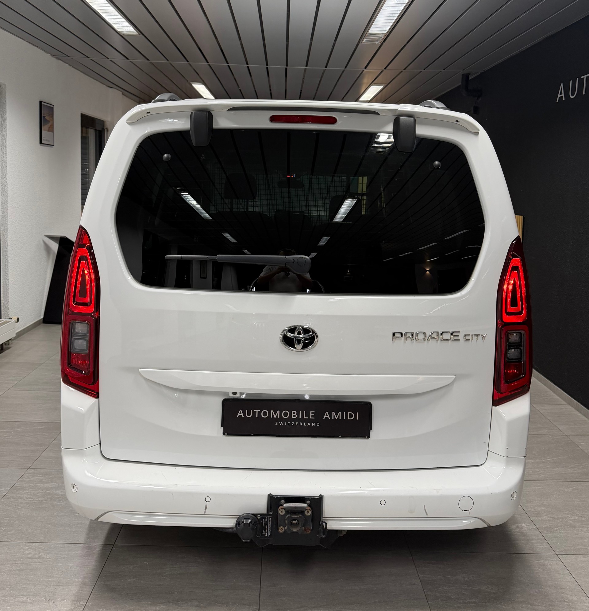 TOYOTA Proace City Verso 1.2 Style Long Automatik, Spezialausbau / ideal für Rollstuhl- oder Personentransport-showroom-element-3