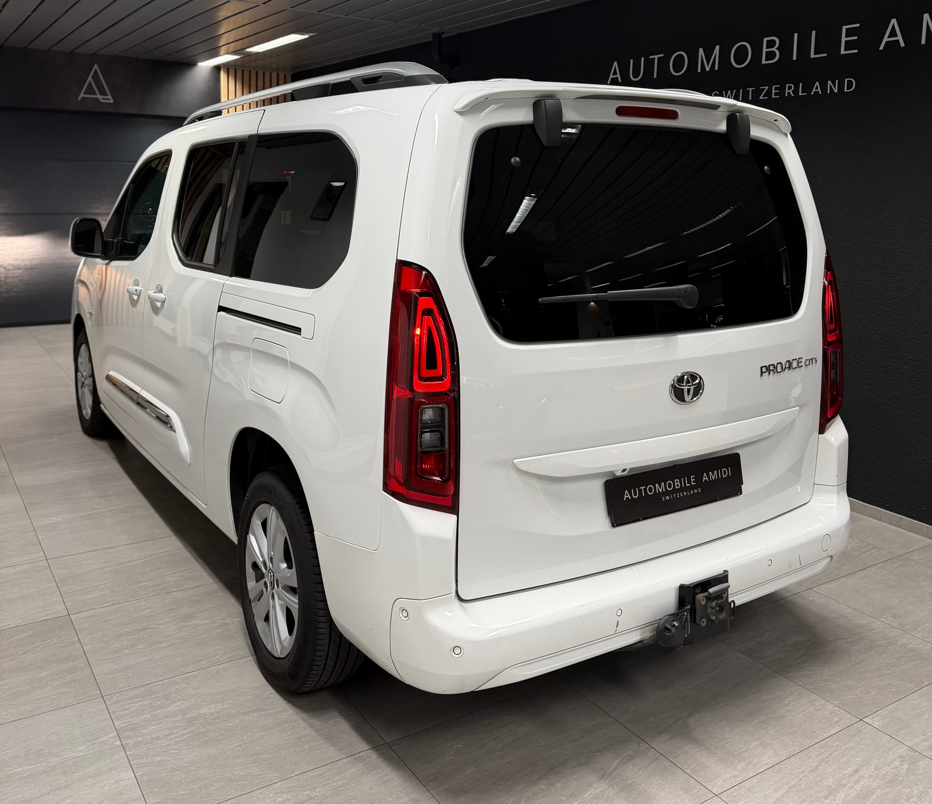 TOYOTA Proace City Verso 1.2 Style Long Automatik, Spezialausbau / ideal für Rollstuhl- oder Personentransport-showroom-element-2
