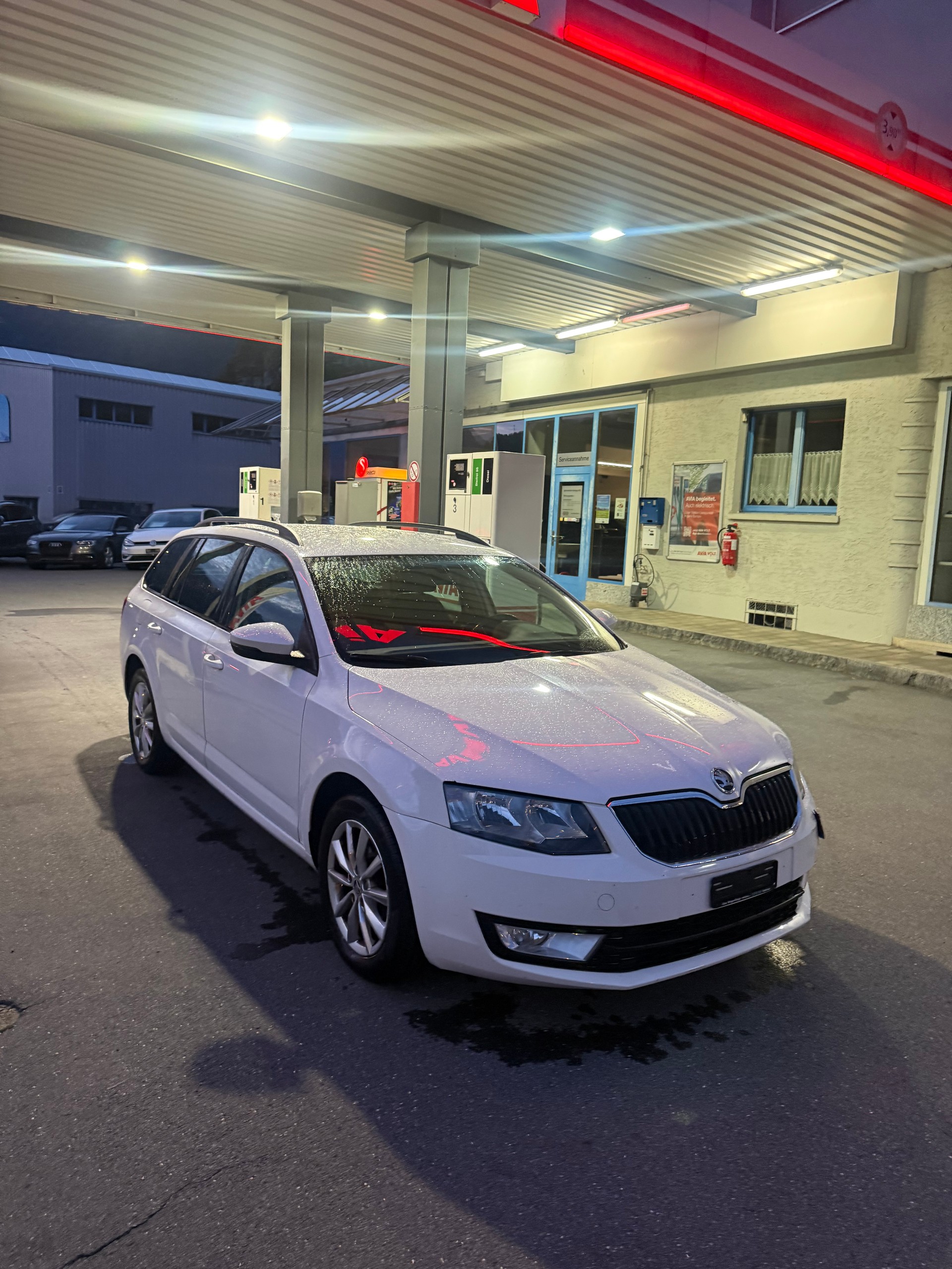 SKODA Octavia Combi 2.0 TDI Ambition DSG-showroom-element-2