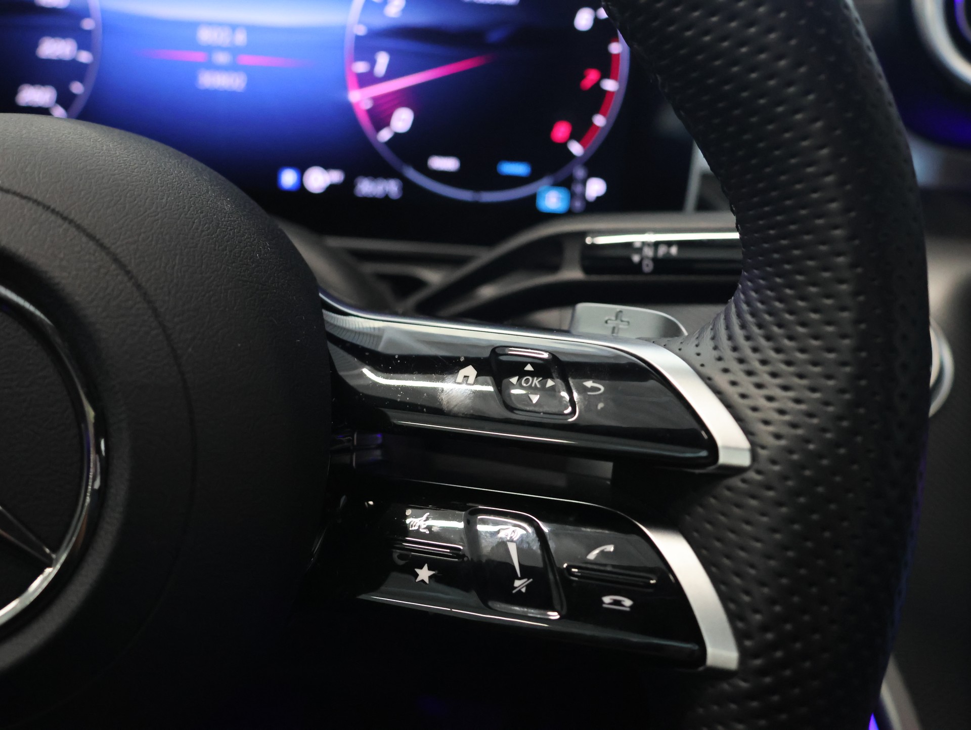 MERCEDES-BENZ C 300 4 Matic *AMG-LINE INTER-EXTERIEUR*-image-15