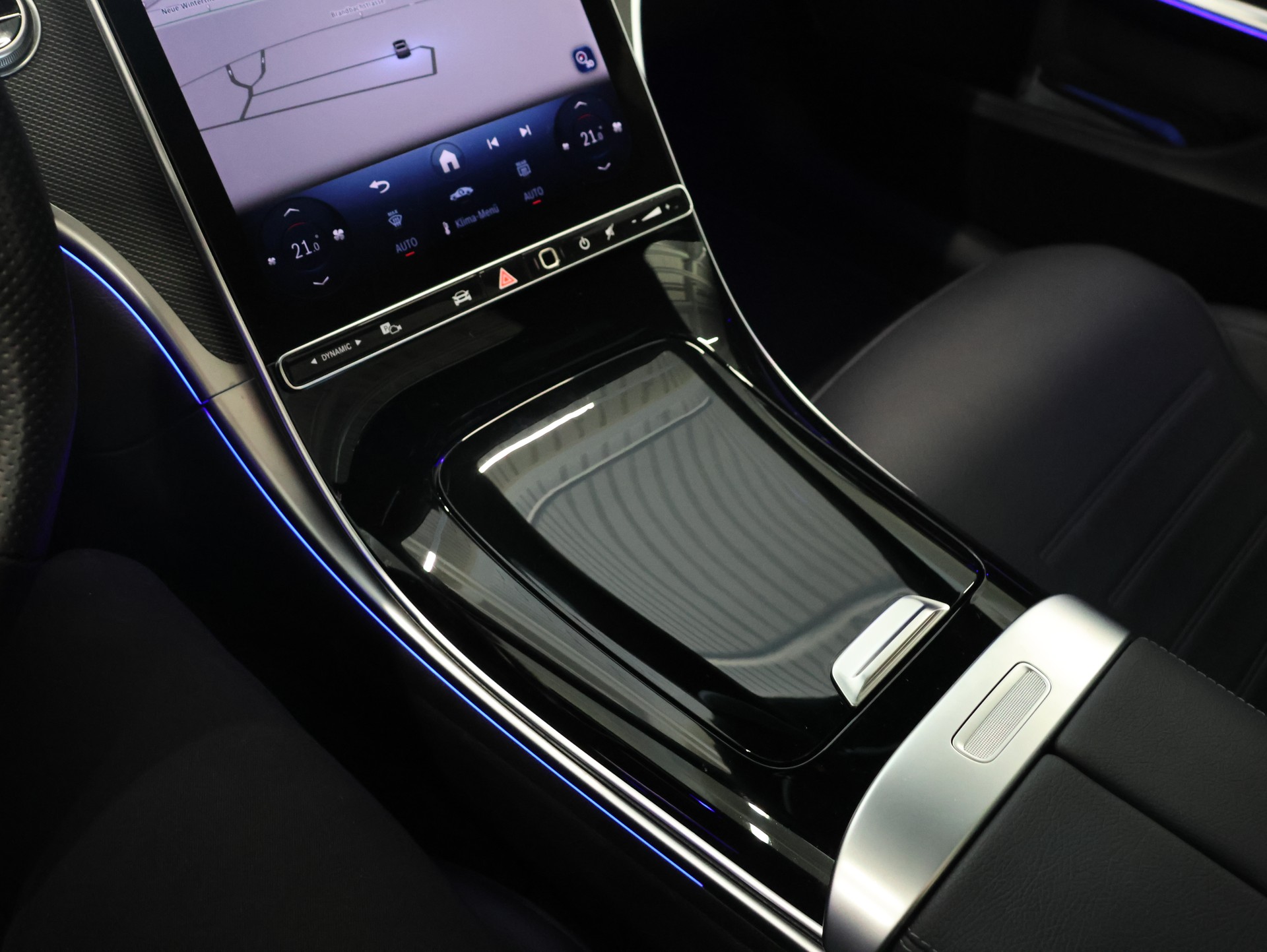 MERCEDES-BENZ C 300 4 Matic *AMG-LINE INTER-EXTERIEUR*-image-21