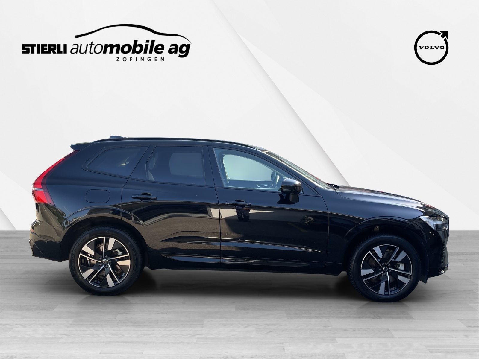 VOLVO XC60 2.0 T6 TE Plus Dark eAWD-showroom-element-3