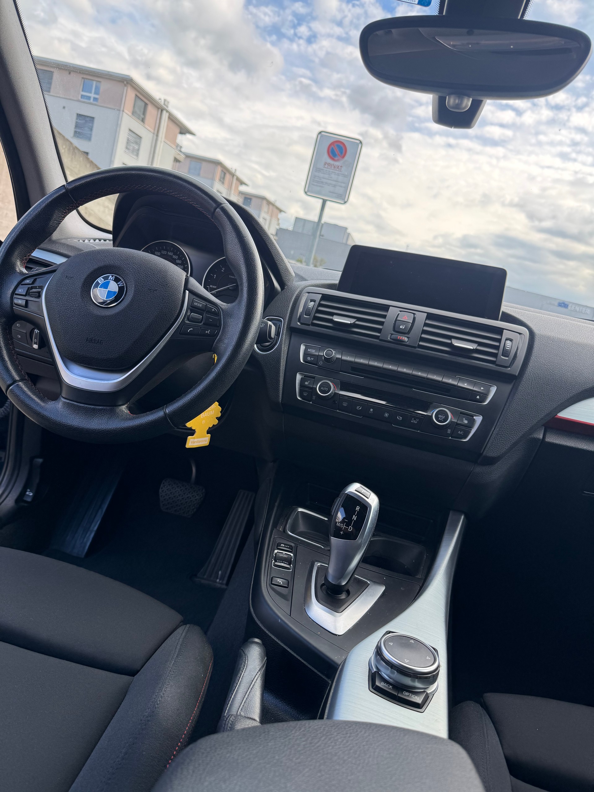 BMW 118i Urban Line Steptronic-image-7