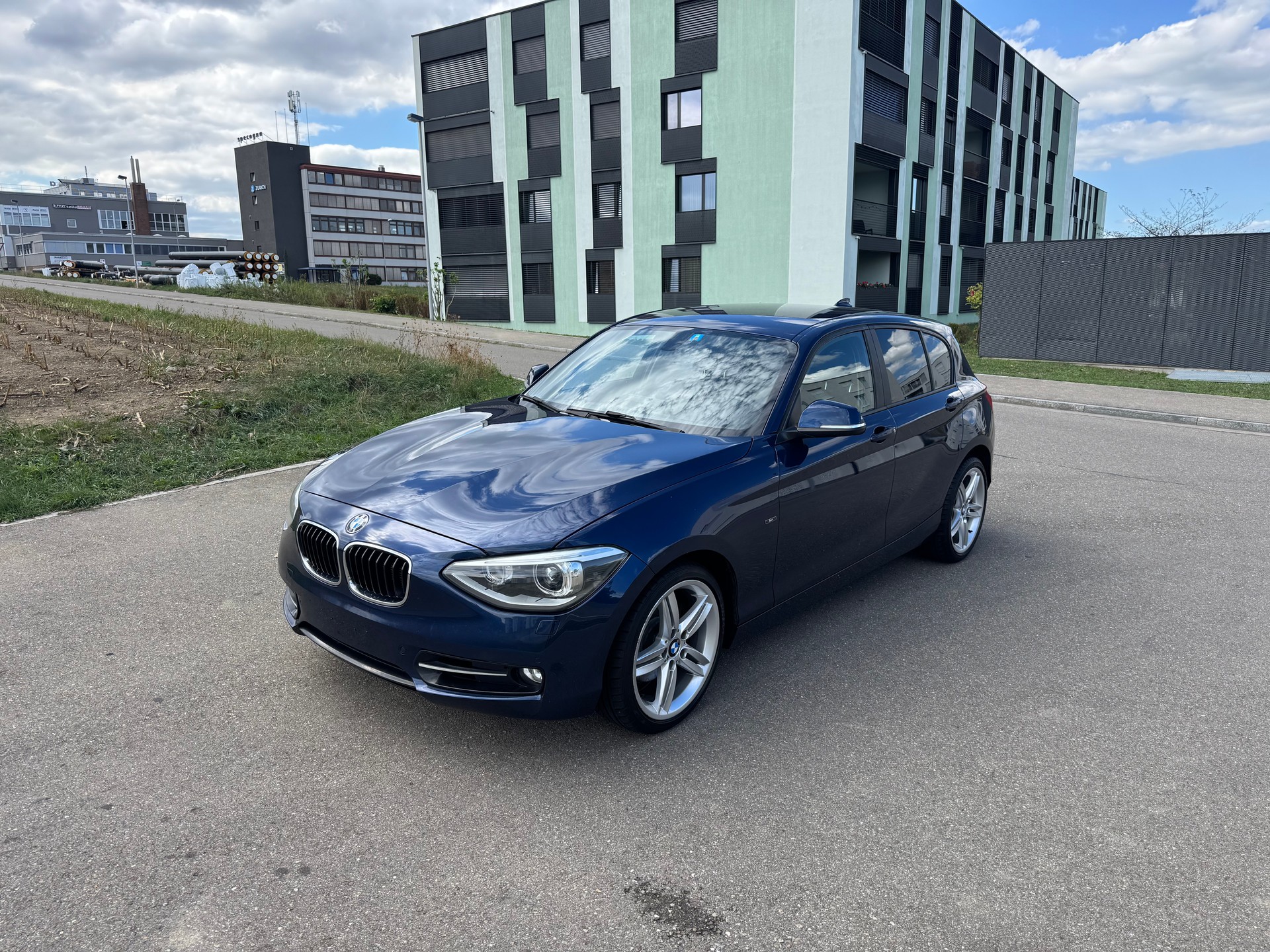 BMW 118i Urban Line Steptronic-image-1